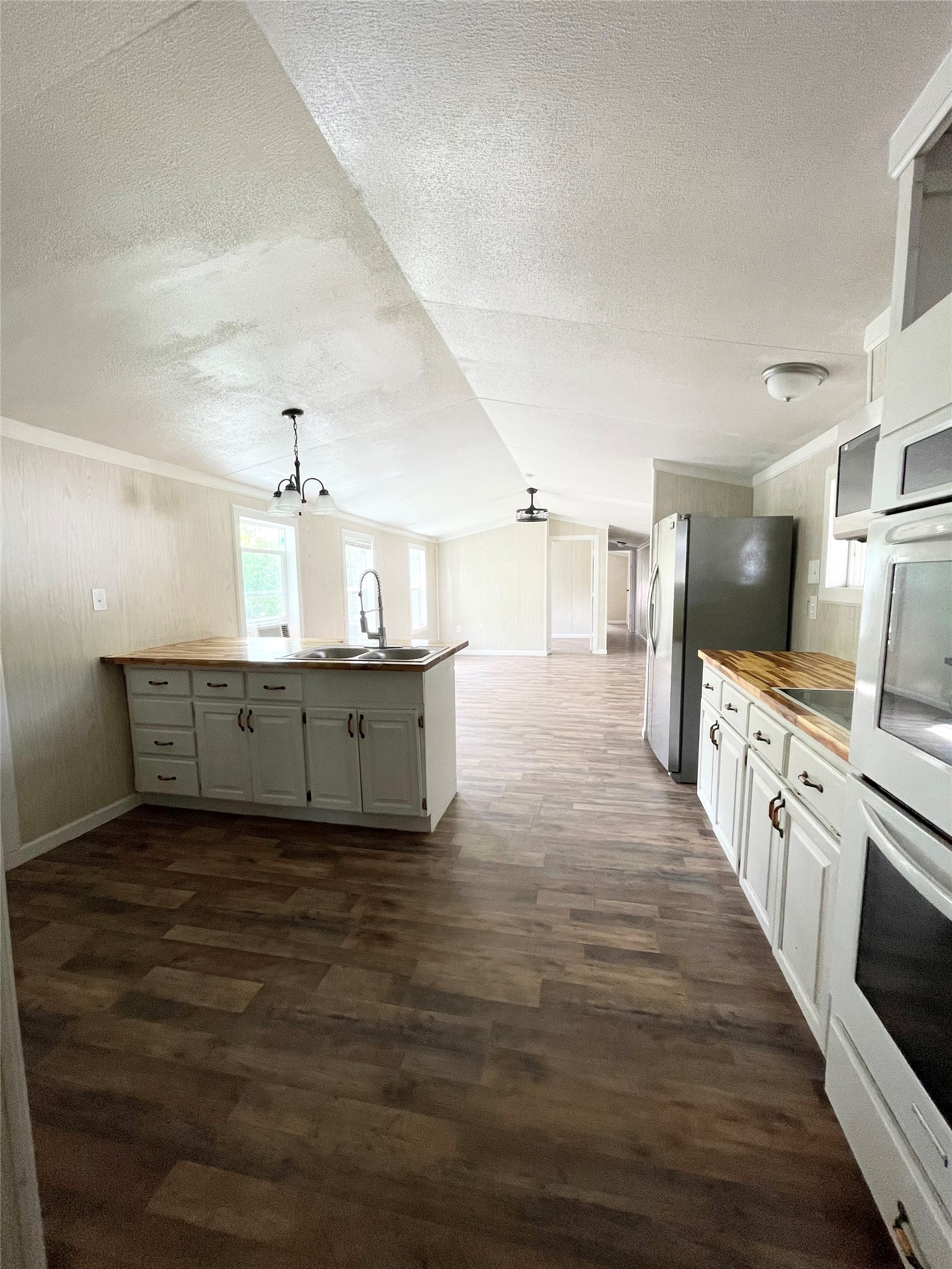 433 Capricorn Drive, Granbury, TX, 76049