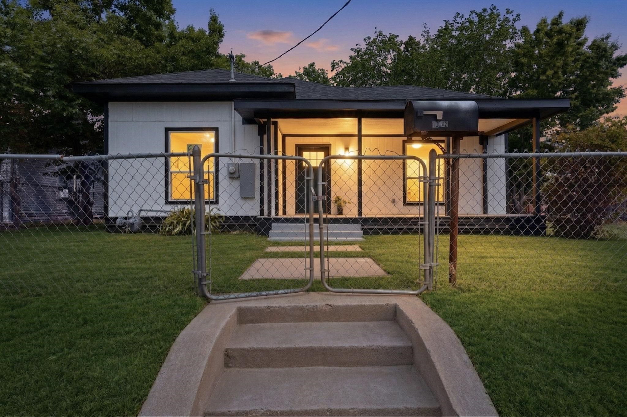 Property photo 02 of 1612 Jones Street, Greenville, TX 75401 | MLS #21235174