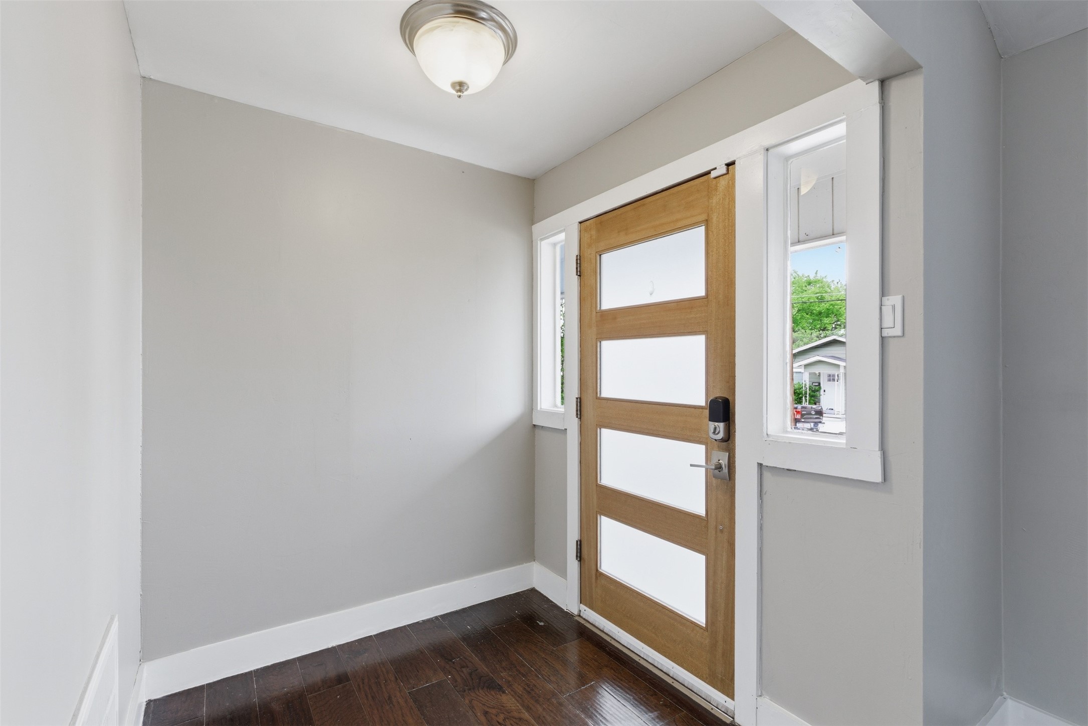 Property photo 04 of 1207 N College Street, Mckinney, TX 75069 | MLS #21235277