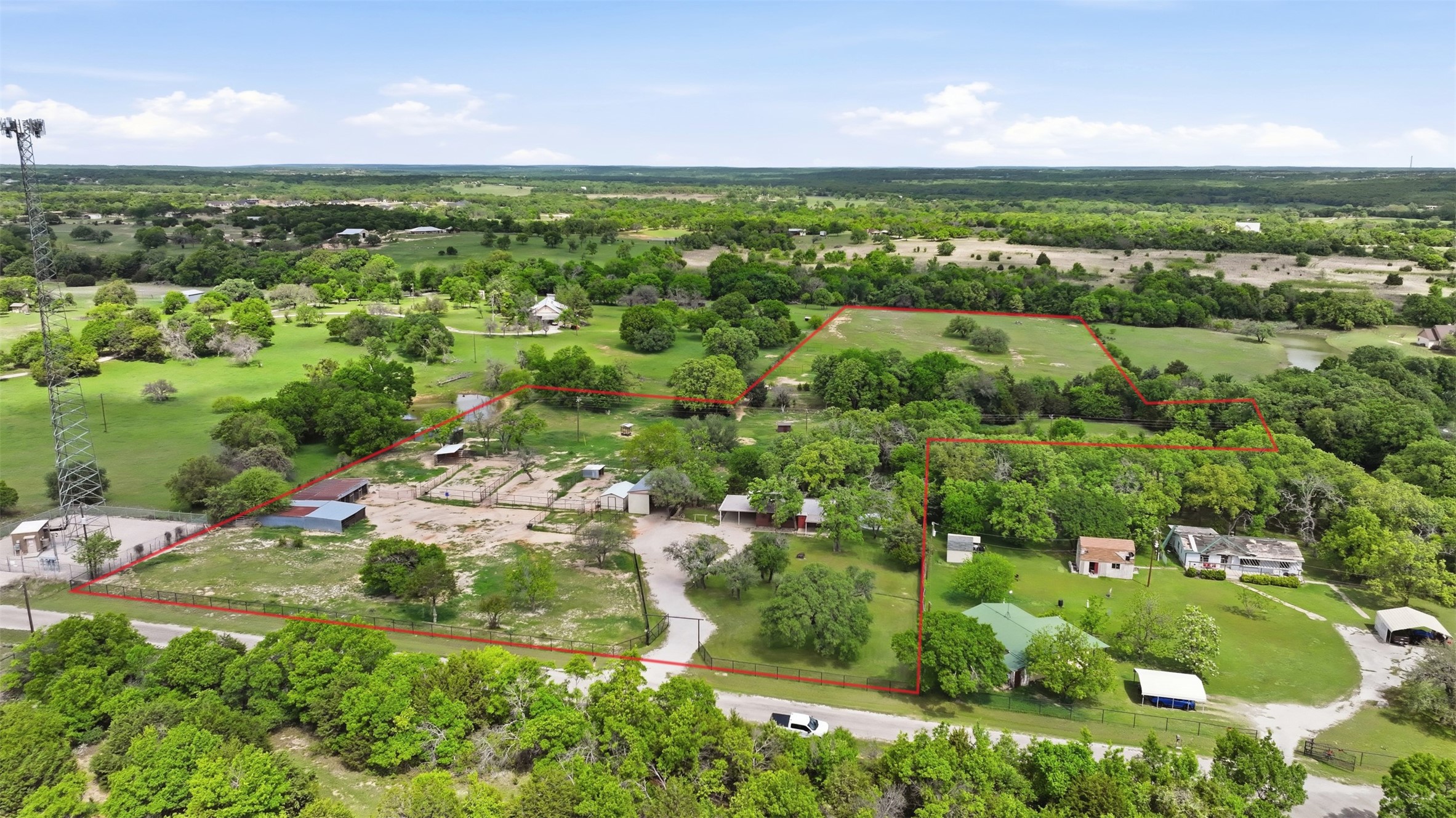Property photo 02 of 591 Mcfarland Lane, Weatherford, TX 76088 | MLS #21235478