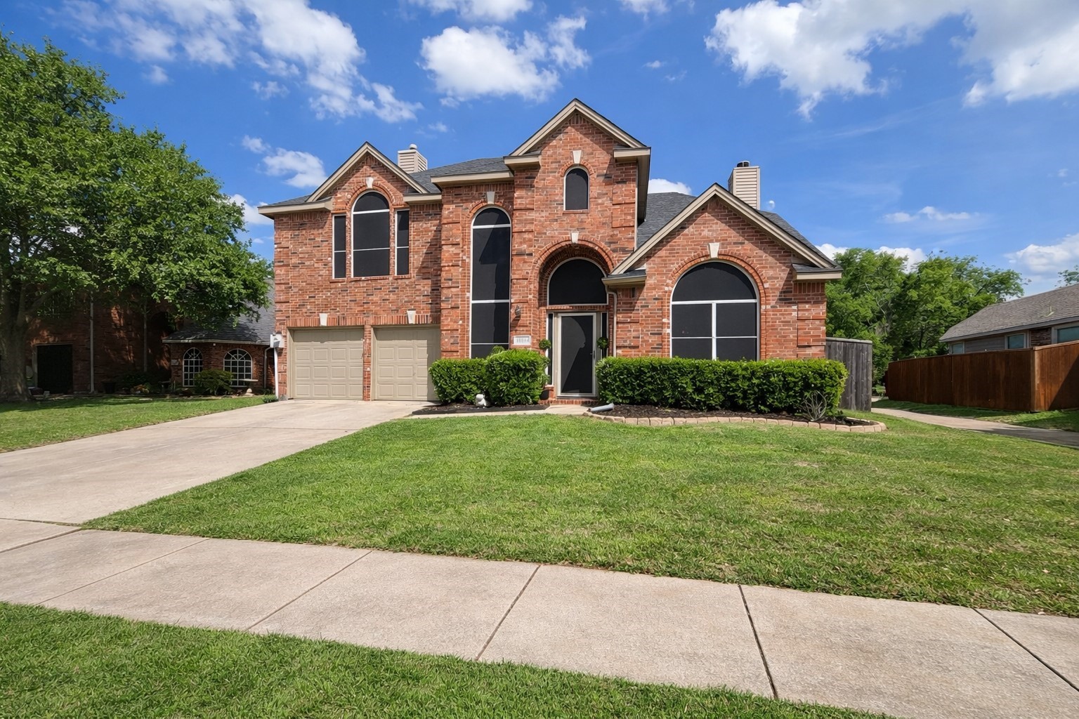 Property photo 02 of 2223 Briary Trace Court, Lewisville, TX 75077 | MLS #21235679