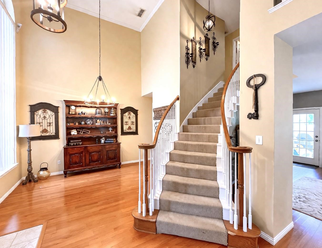 Property photo 03 of 2223 Briary Trace Court, Lewisville, TX 75077 | MLS #21235679
