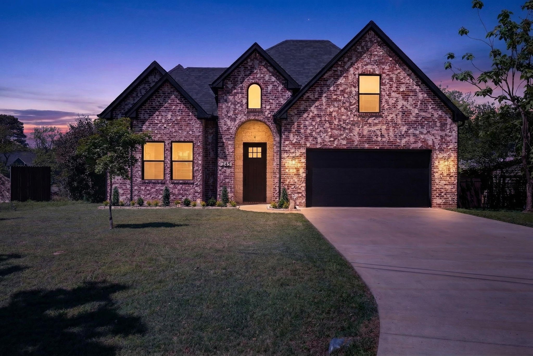 Property photo 01 of 245 Autumn Wood Trail Gun Barrel, City, TX 75156 | MLS #21235909
