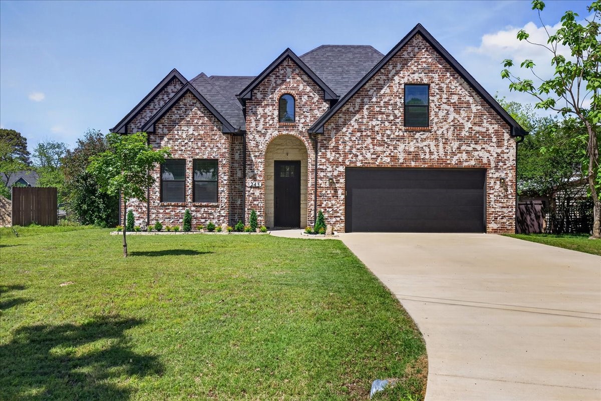 Property photo 02 of 245 Autumn Wood Trail Gun Barrel, City, TX 75156 | MLS #21235909