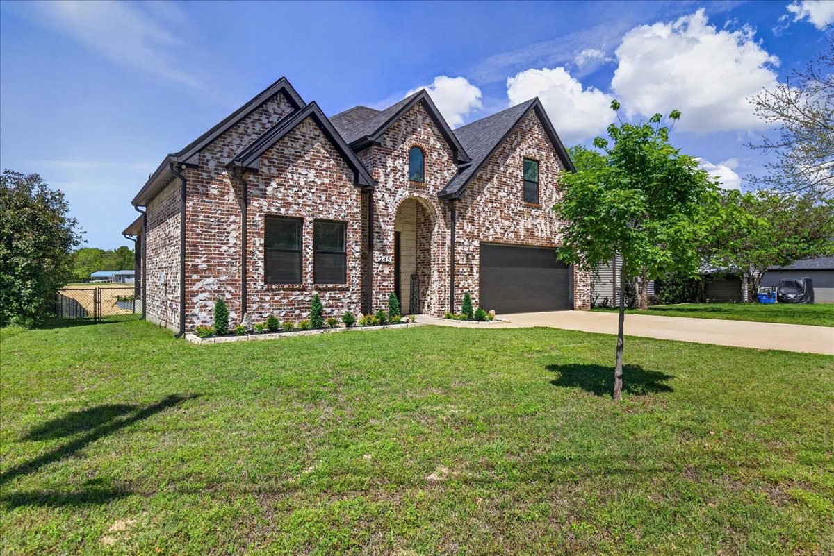 Property photo 03 of 245 Autumn Wood Trail Gun Barrel, City, TX 75156 | MLS #21235909