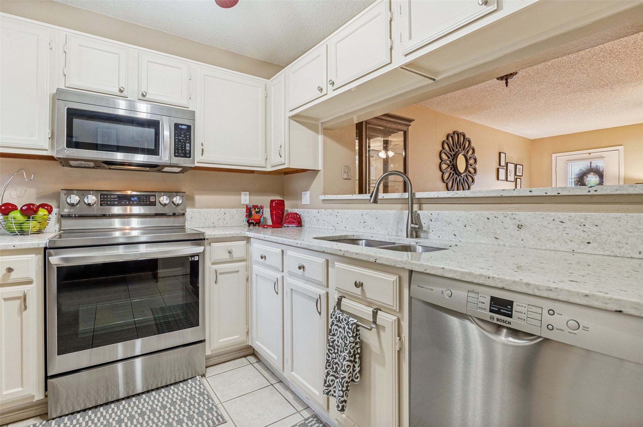 22 Abbey Road, Euless, TX, 76039