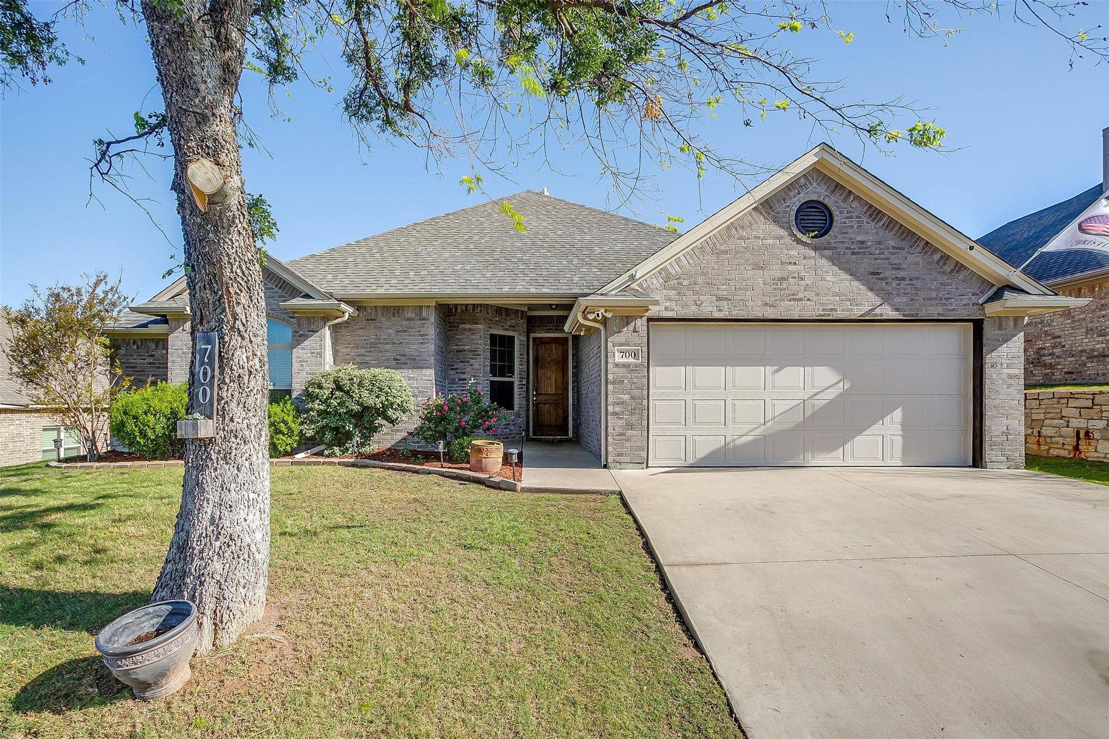Property photo 01 of 700 Westgate Drive, Aledo, TX 76008 | MLS #21236323