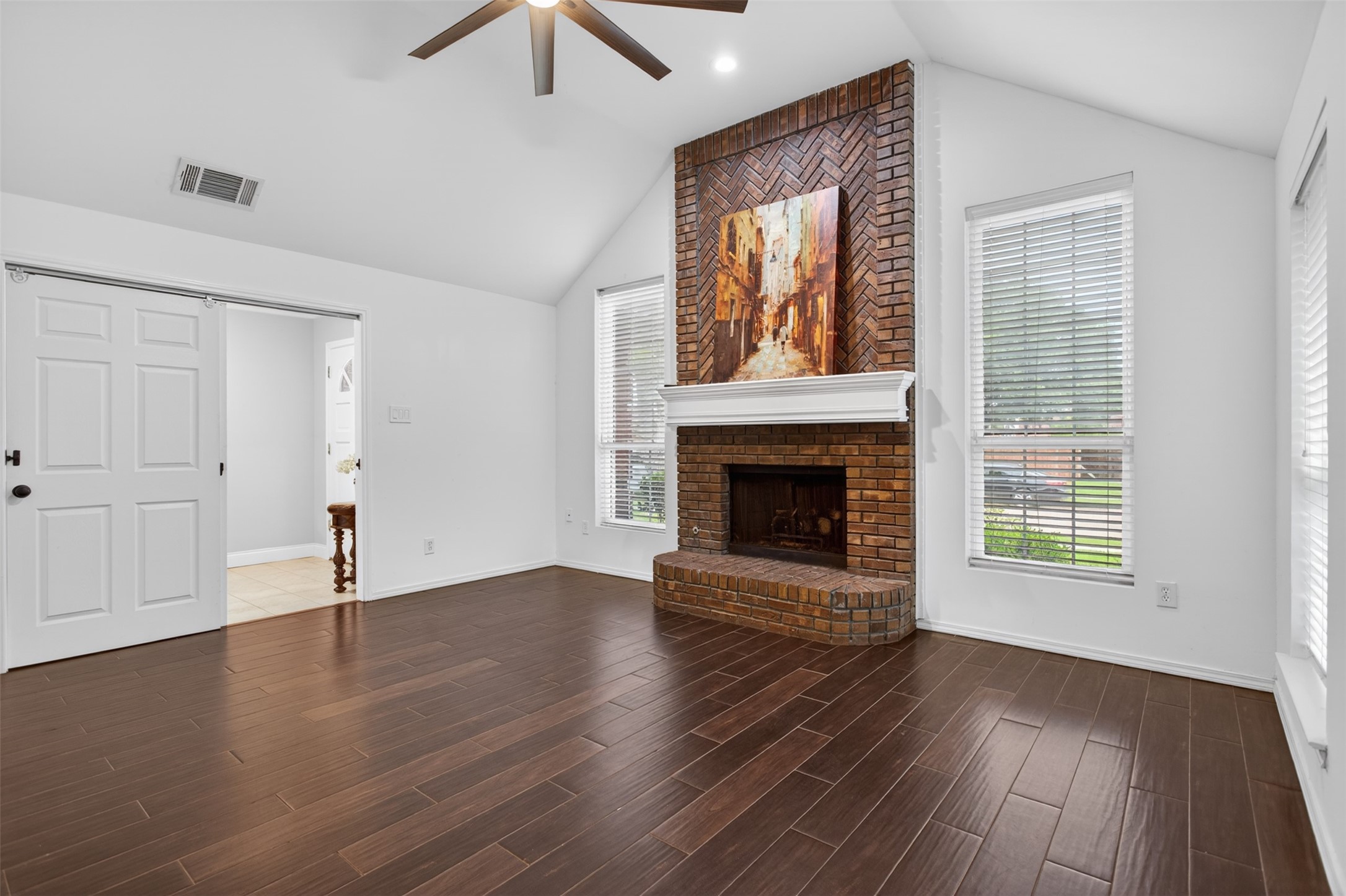 Property photo 03 of 1618 Crosshaven Drive, Lewisville, TX 75077 | MLS #21236437