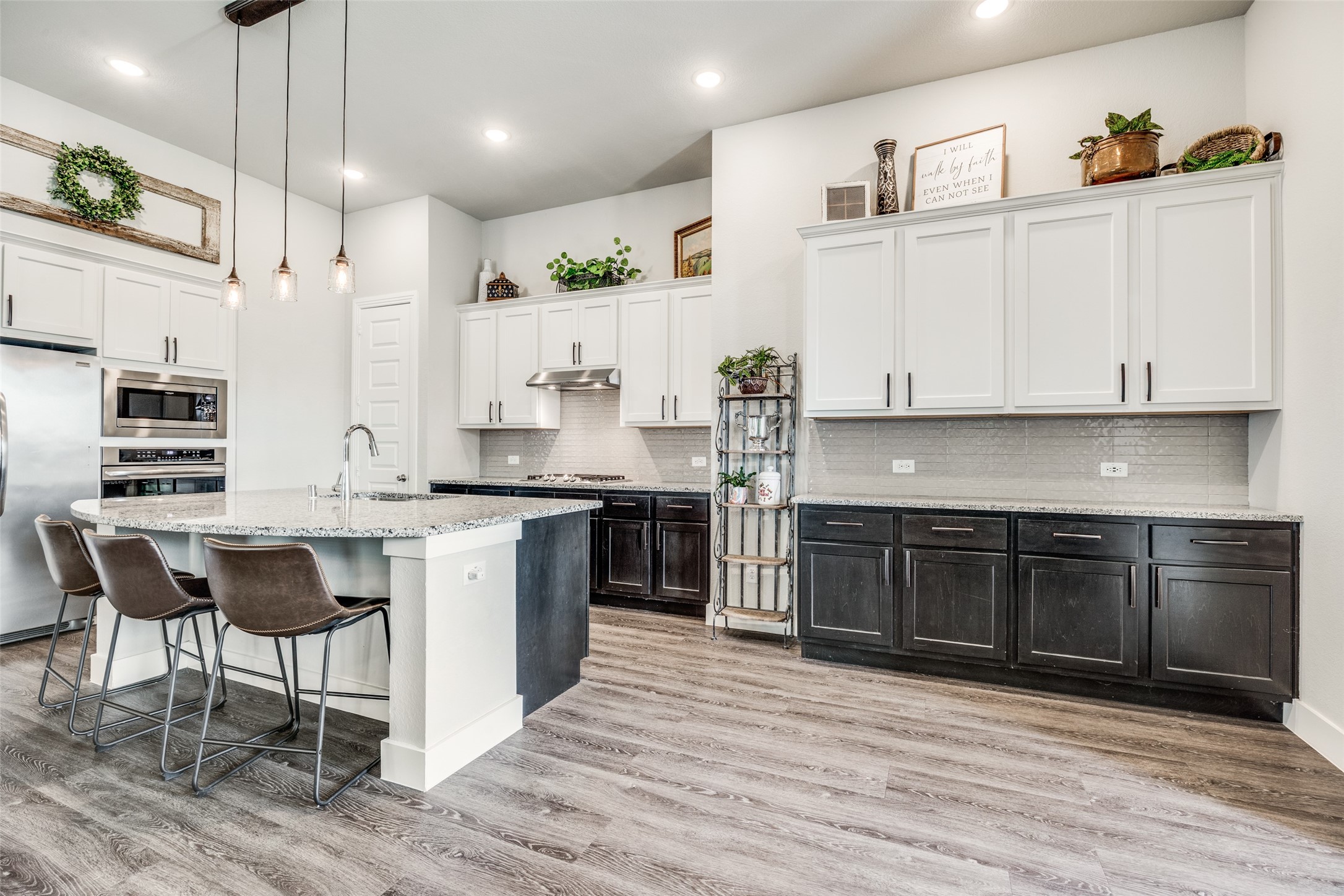 Property photo 04 of 1412 Eclipse Road, Aubrey, TX 76227 | MLS #21236479