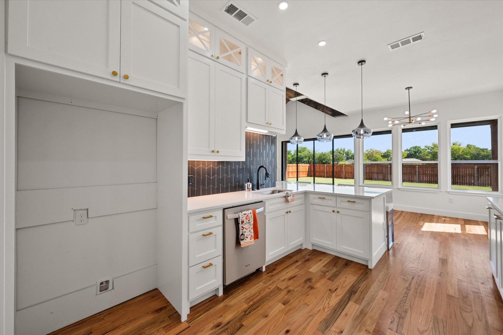 122 Yvonne Street, Red Oak, TX, 75154