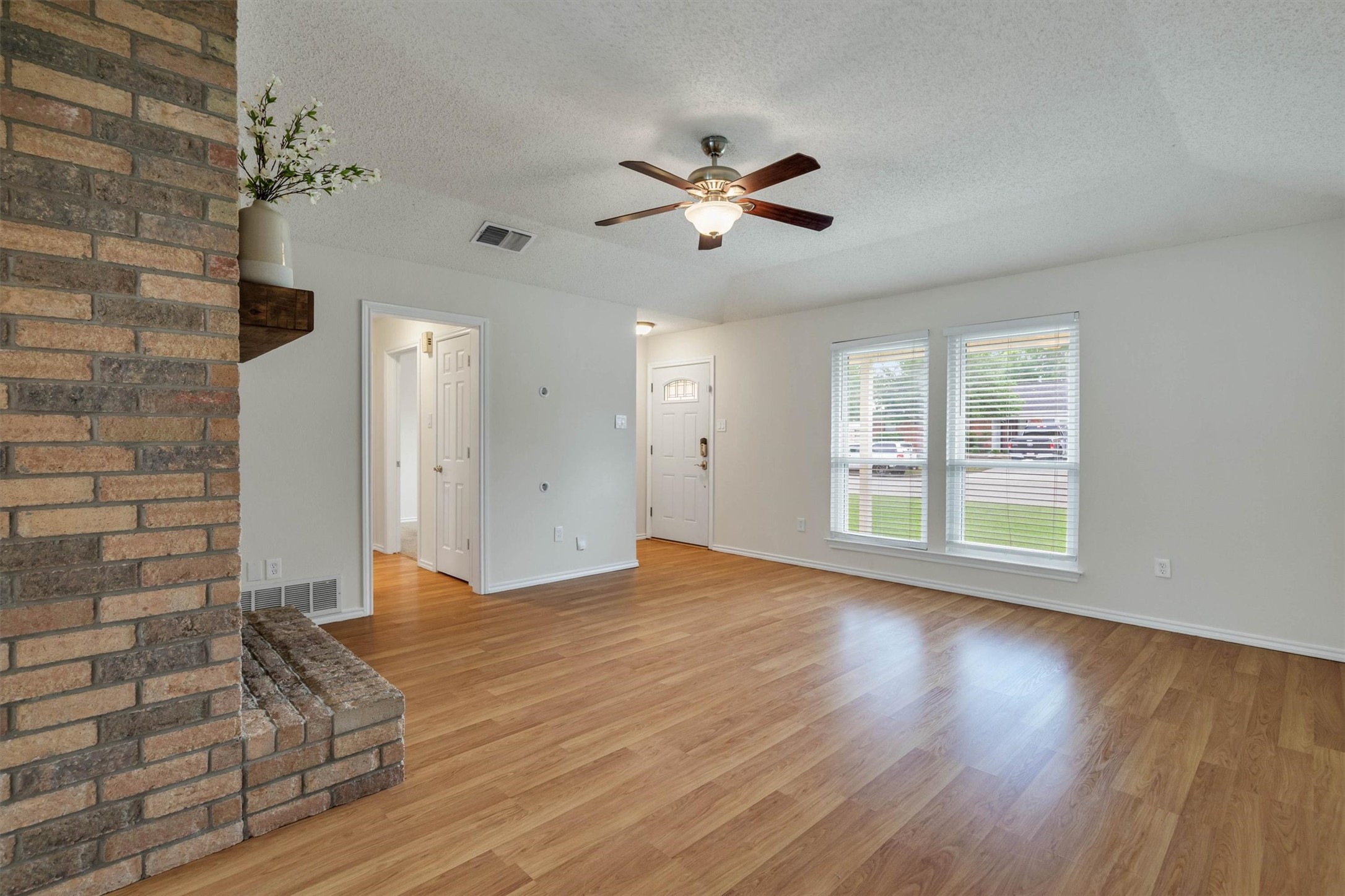 445 Parkridge Boulevard, Burleson, TX, 76028