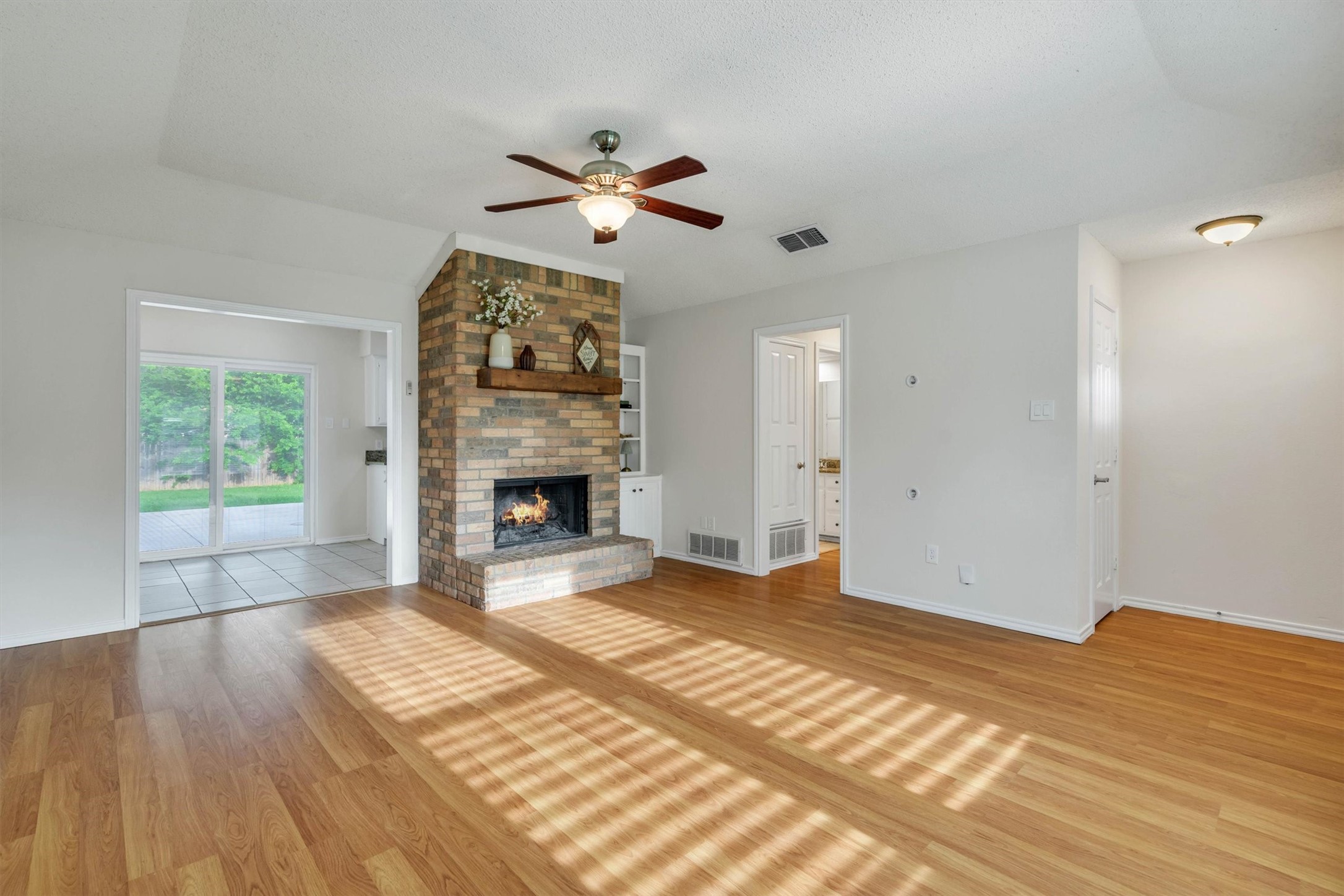 445 Parkridge Boulevard, Burleson, TX, 76028
