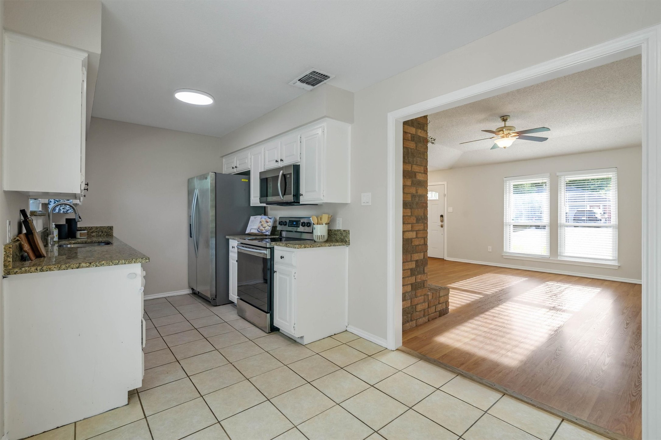 445 Parkridge Boulevard, Burleson, TX, 76028