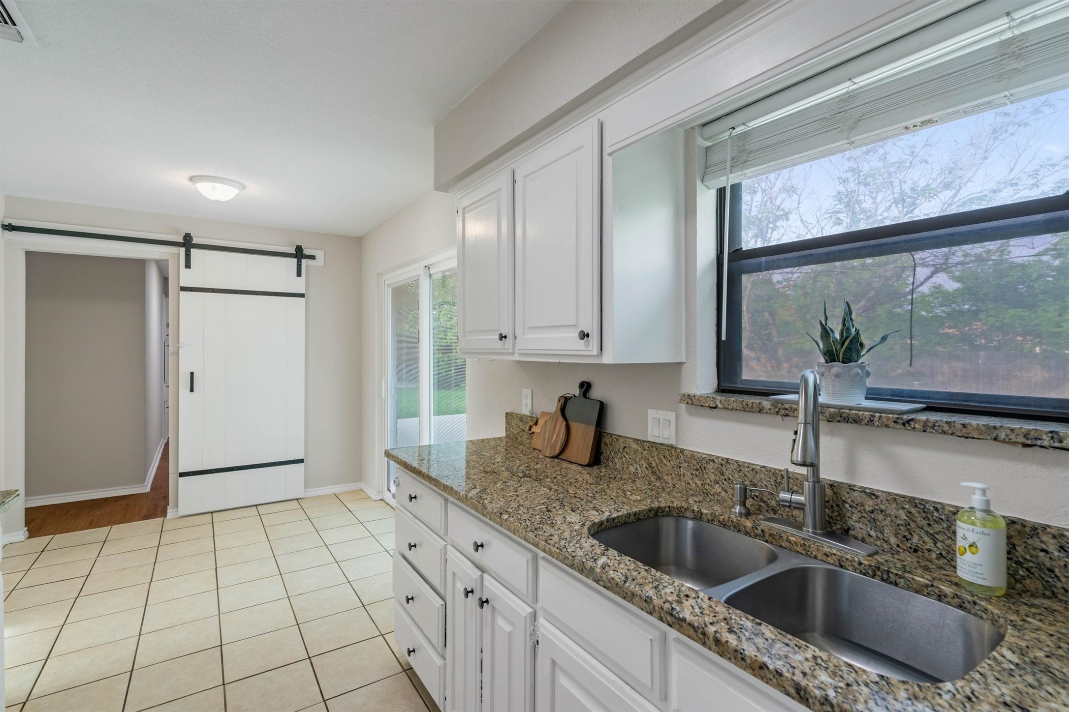 445 Parkridge Boulevard, Burleson, TX, 76028