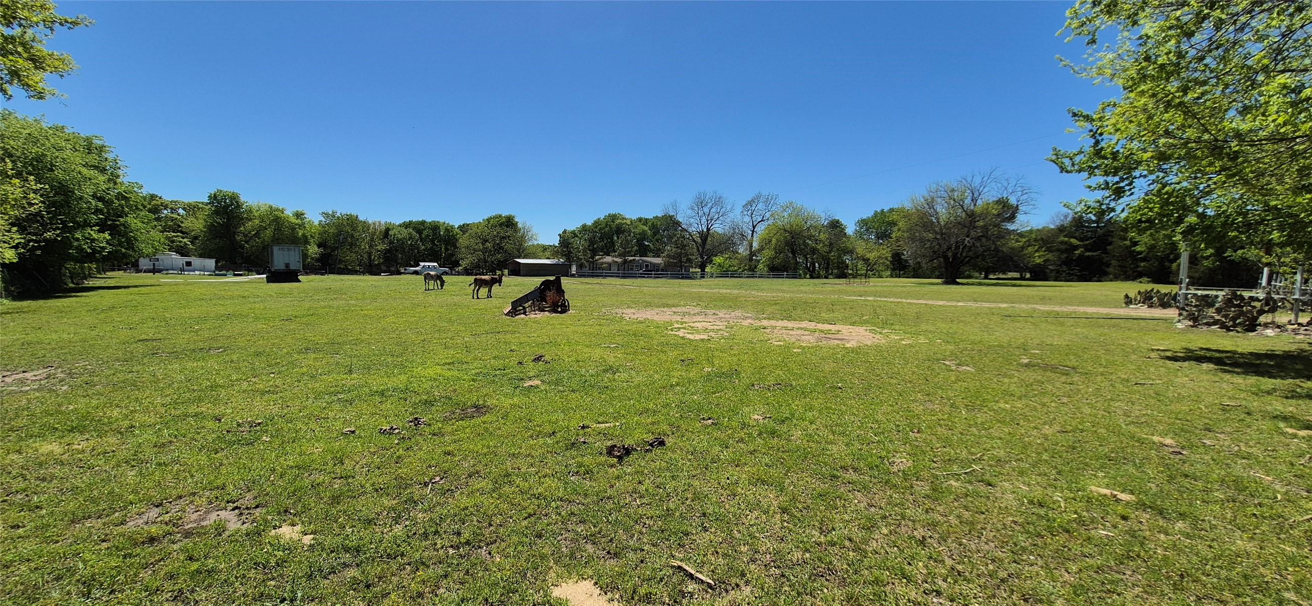 Property photo 02 of 1199 County Road 1245, Savoy, TX 75479 | MLS #21237153