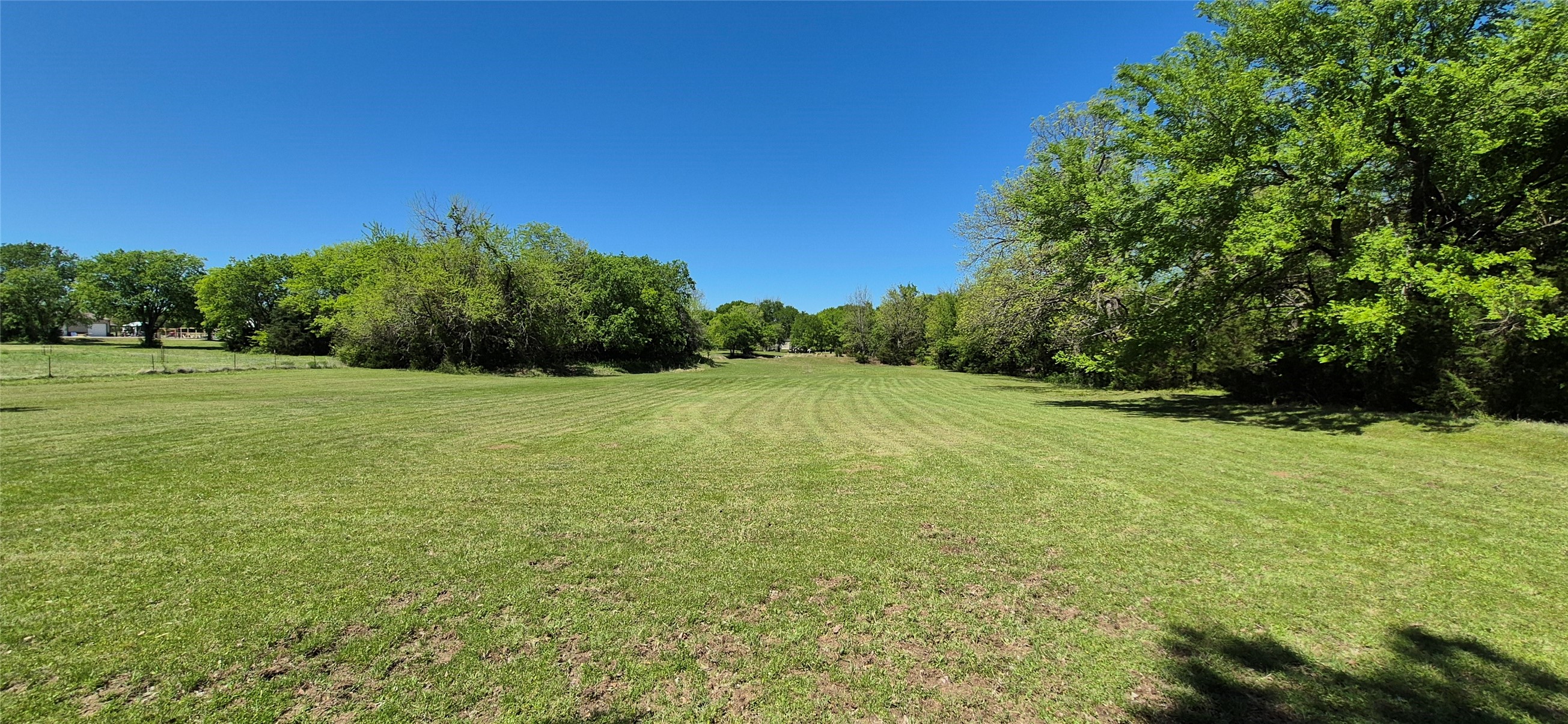 Property photo 04 of 1199 County Road 1245, Savoy, TX 75479 | MLS #21237153