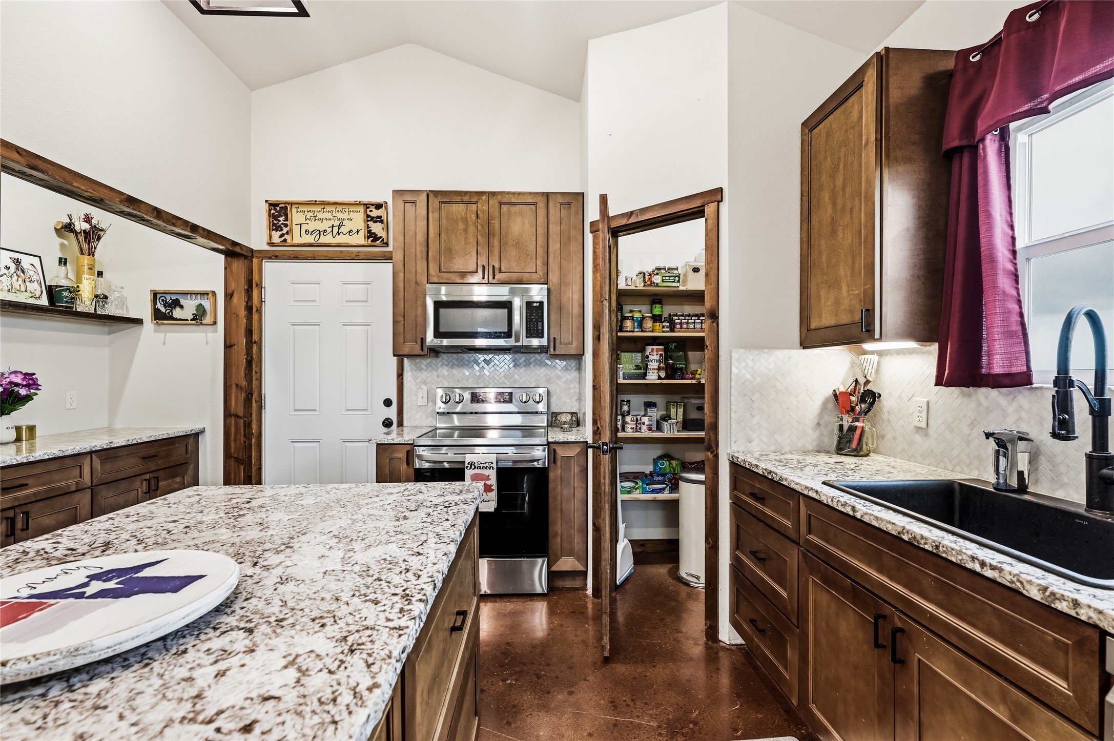 435 County Road 4875, Celeste, TX, 75423