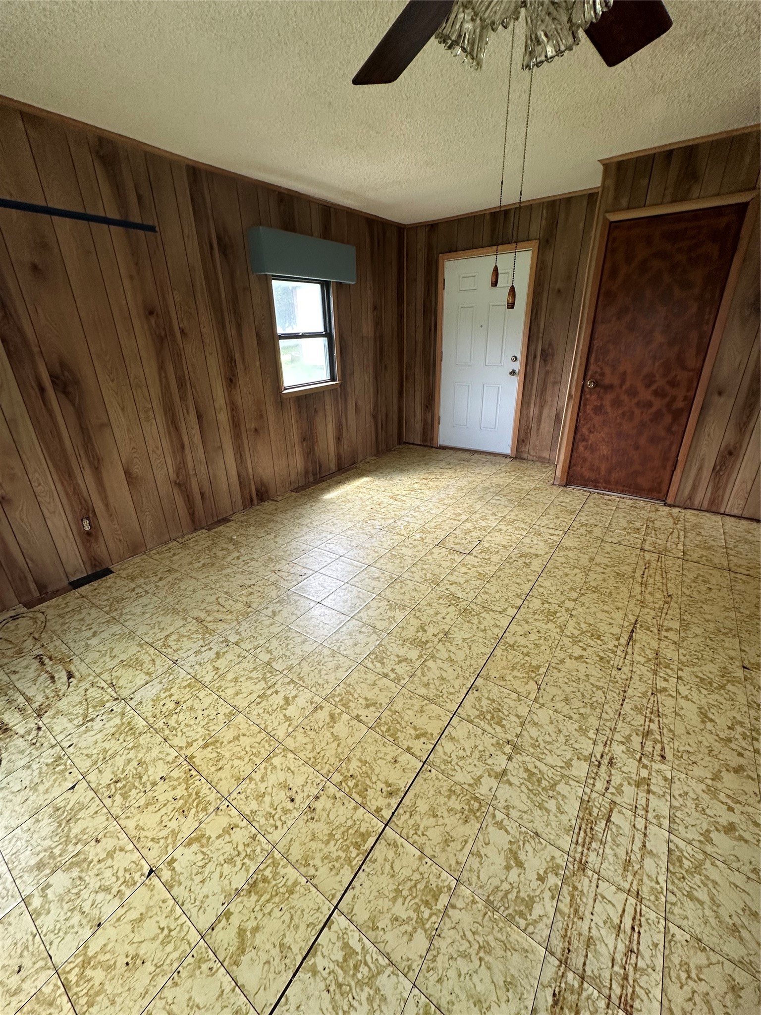 8208 Pearl, Lillian, TX, 76061