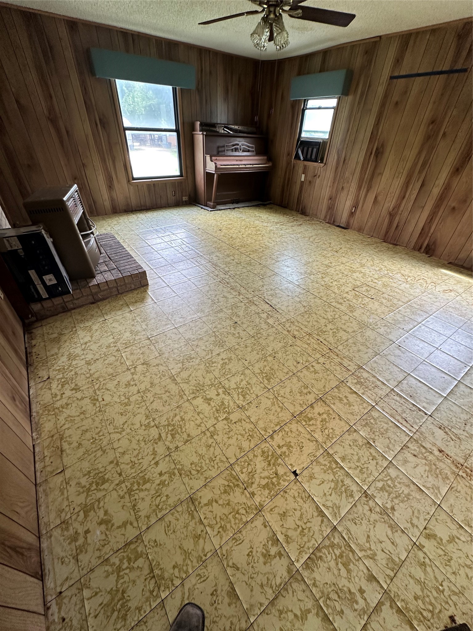 8208 Pearl, Lillian, TX, 76061