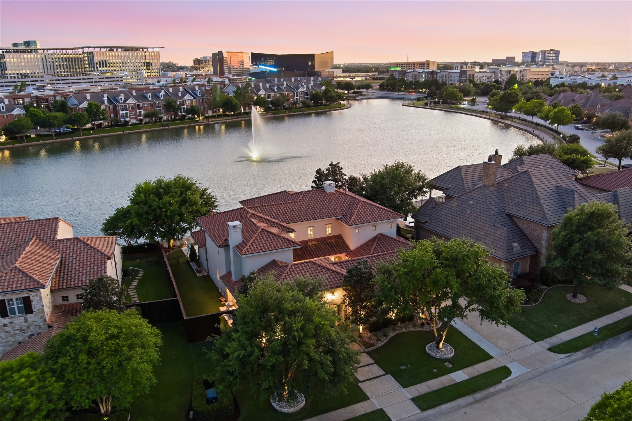 Property photo 02 of 5767 Waters Edge Drive, Irving, TX 75039 | MLS #21237221
