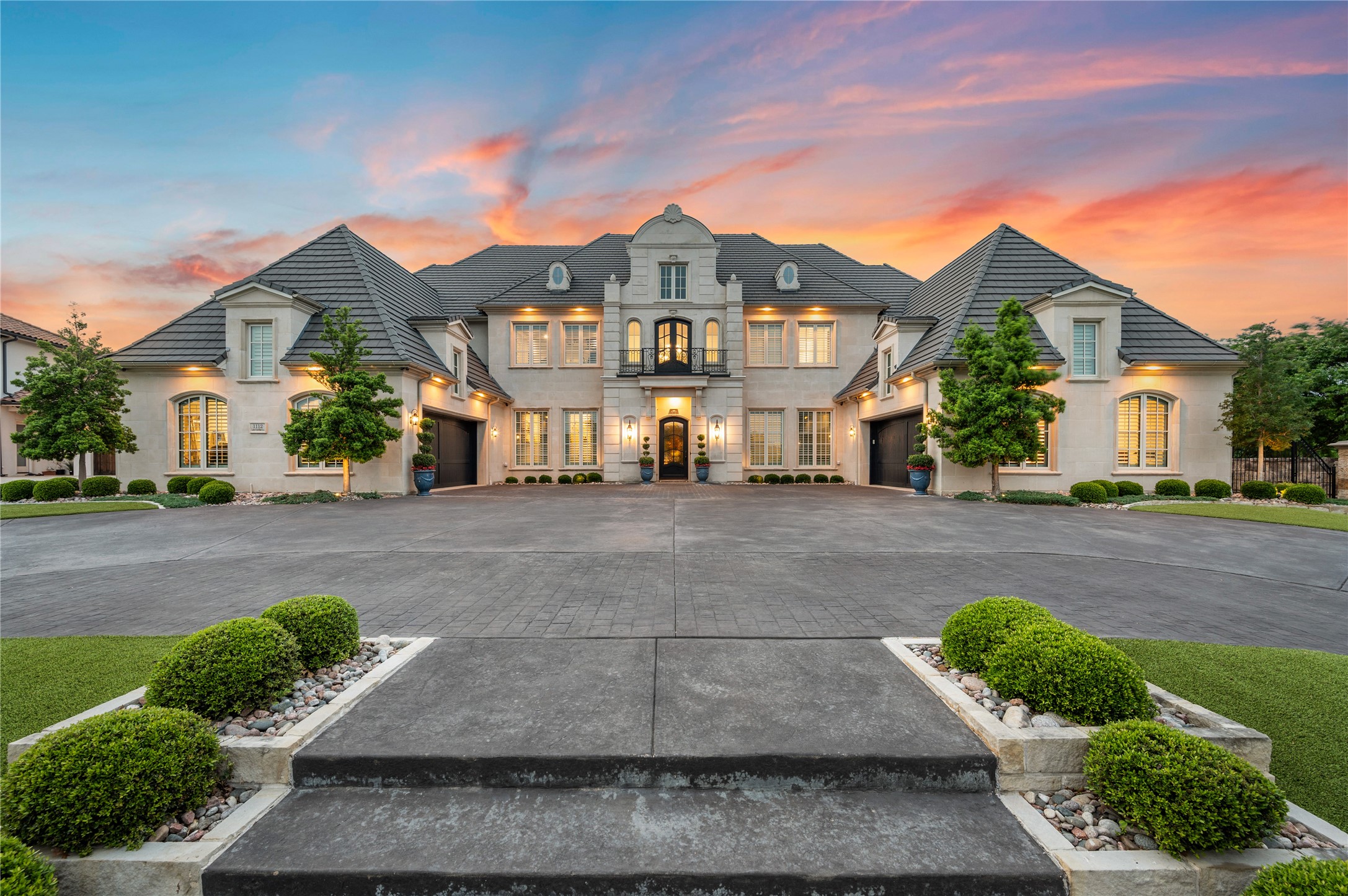 Property photo 01 of 1112 Lake Carillon Lane, Southlake, TX 76092 | MLS #21237369