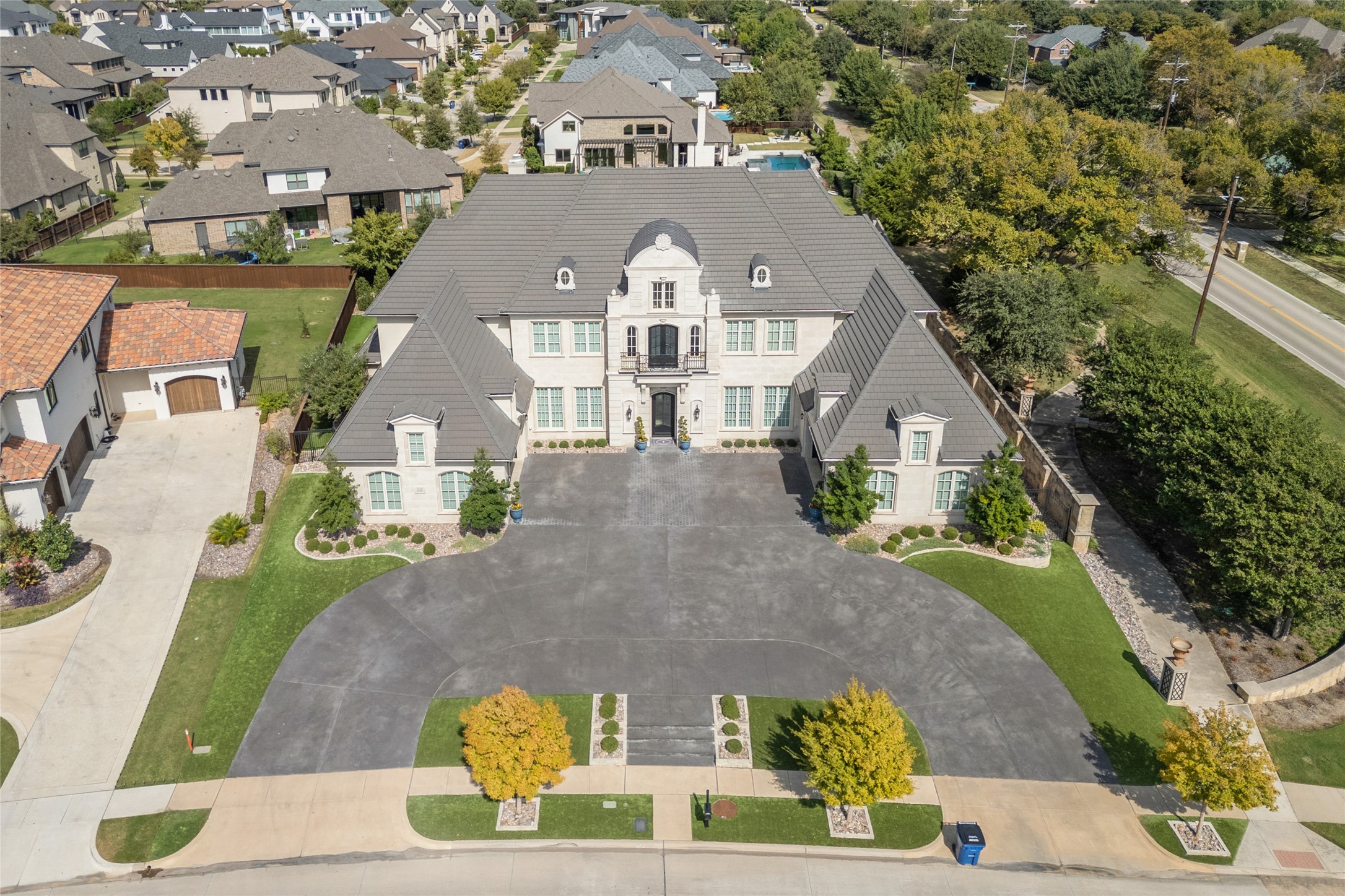 Property photo 03 of 1112 Lake Carillon Lane, Southlake, TX 76092 | MLS #21237369