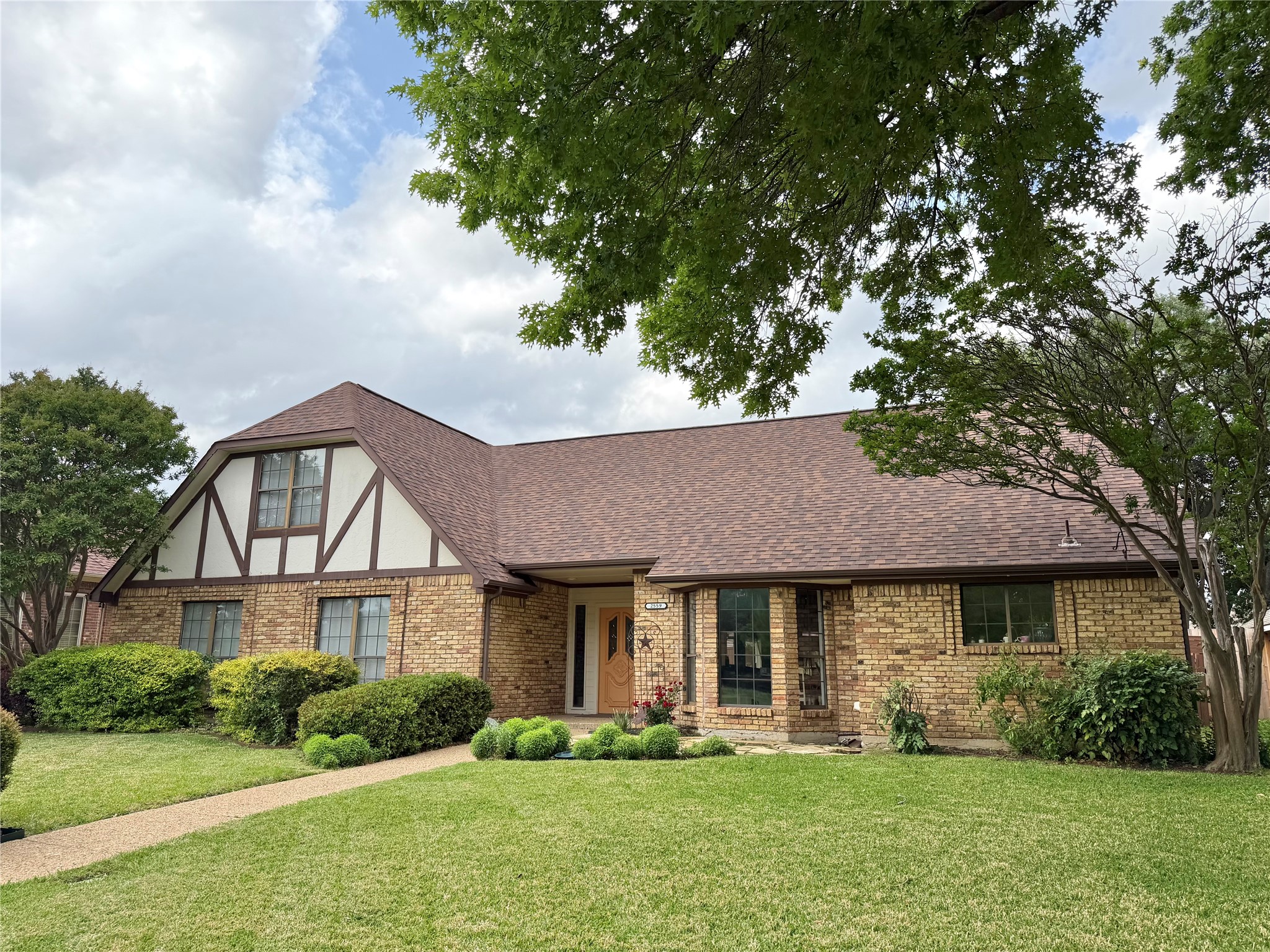 Property photo 02 of 2559 Blackberry Drive, Richardson, TX 75082 | MLS #21237370