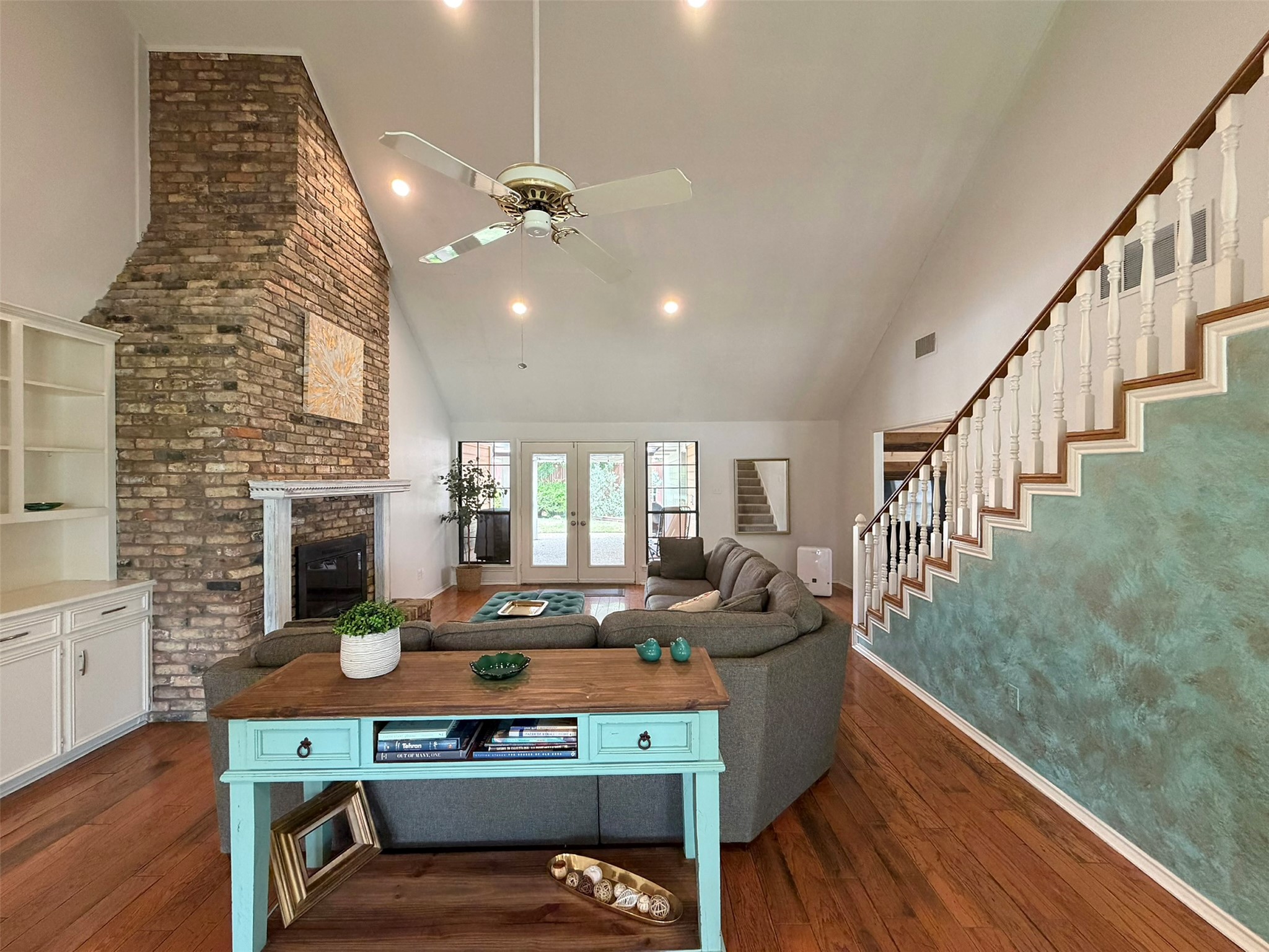 Property photo 04 of 2559 Blackberry Drive, Richardson, TX 75082 | MLS #21237370