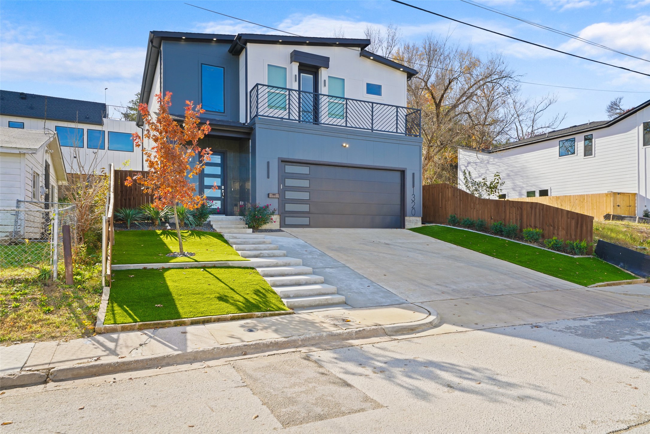 Property photo 04 of 1320 Compton Street, Dallas, TX 75203 | MLS #21239003