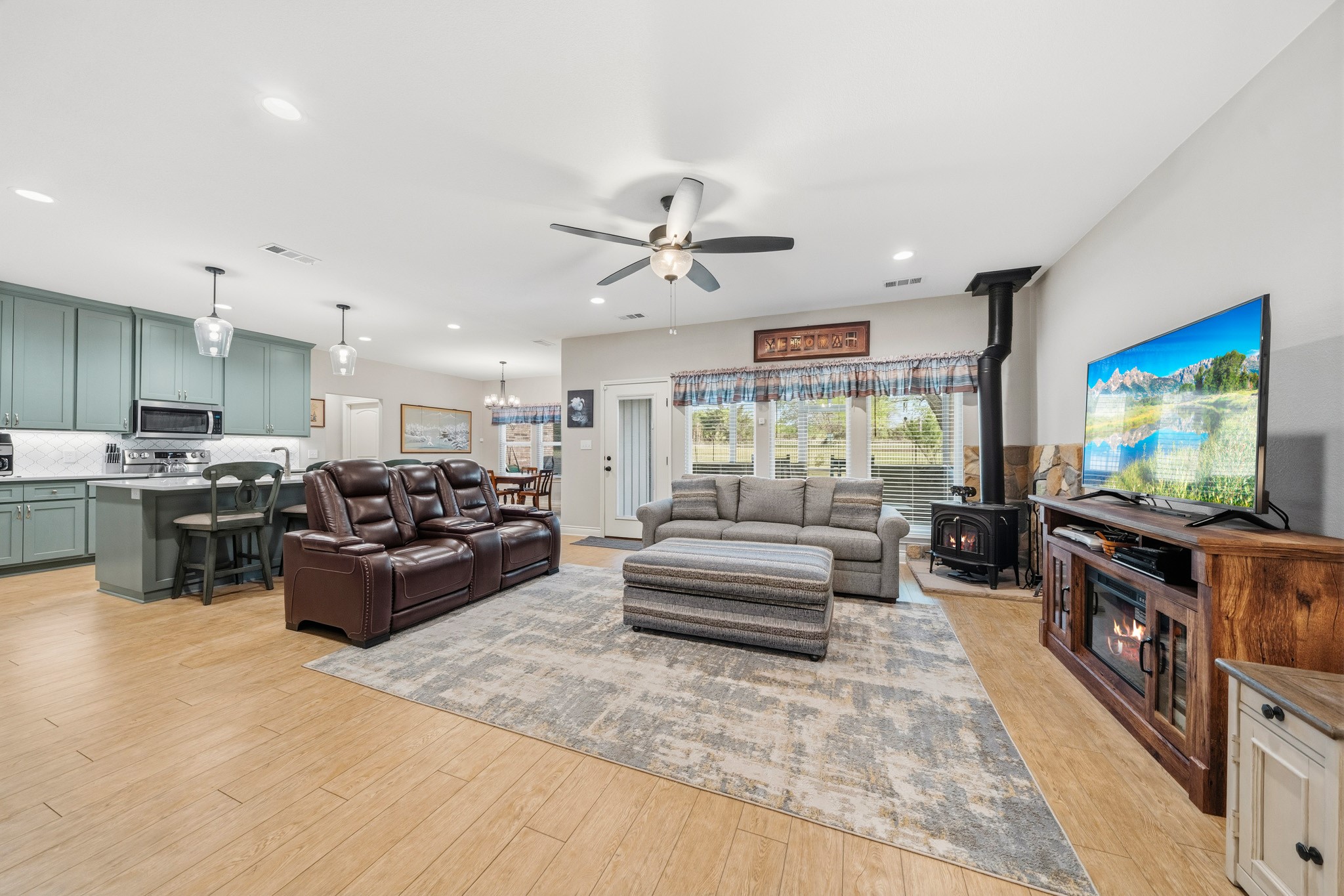19126 White Bluff Drive, Whitney, TX, 76692