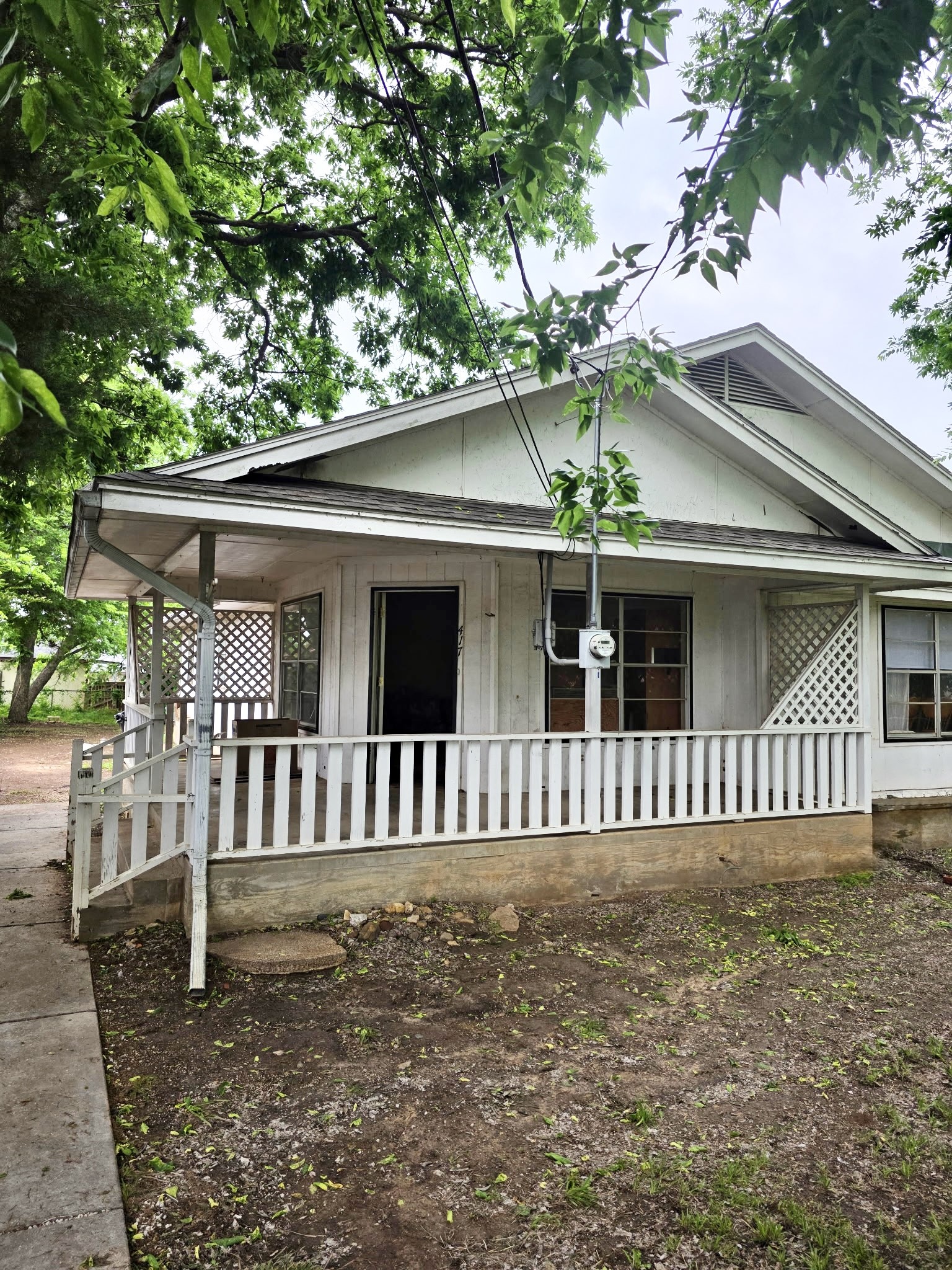 Property photo 02 of 417 W Huffman Street, Krum, TX 76249 | MLS #21239275