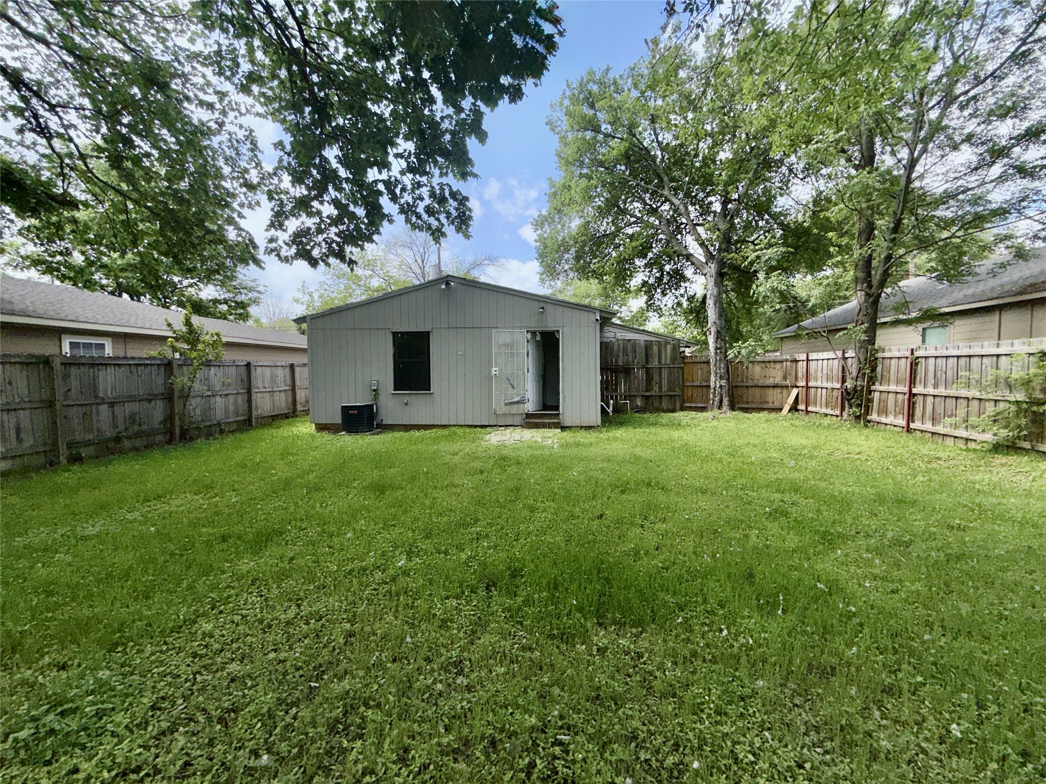 Property photo 03 of 5312 Dimple Jackson Street, Dallas, TX 75210 | MLS #21239283
