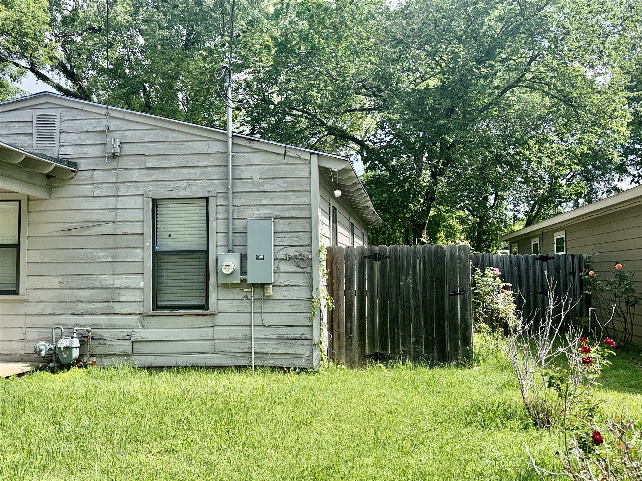 Property photo 04 of 5312 Dimple Jackson Street, Dallas, TX 75210 | MLS #21239283