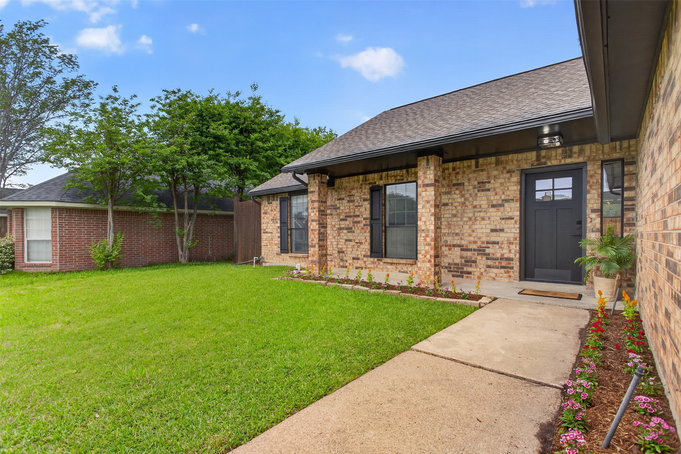 Property photo 02 of 8206 Spinnaker Cove, Rowlett, TX 75089 | MLS #21239296