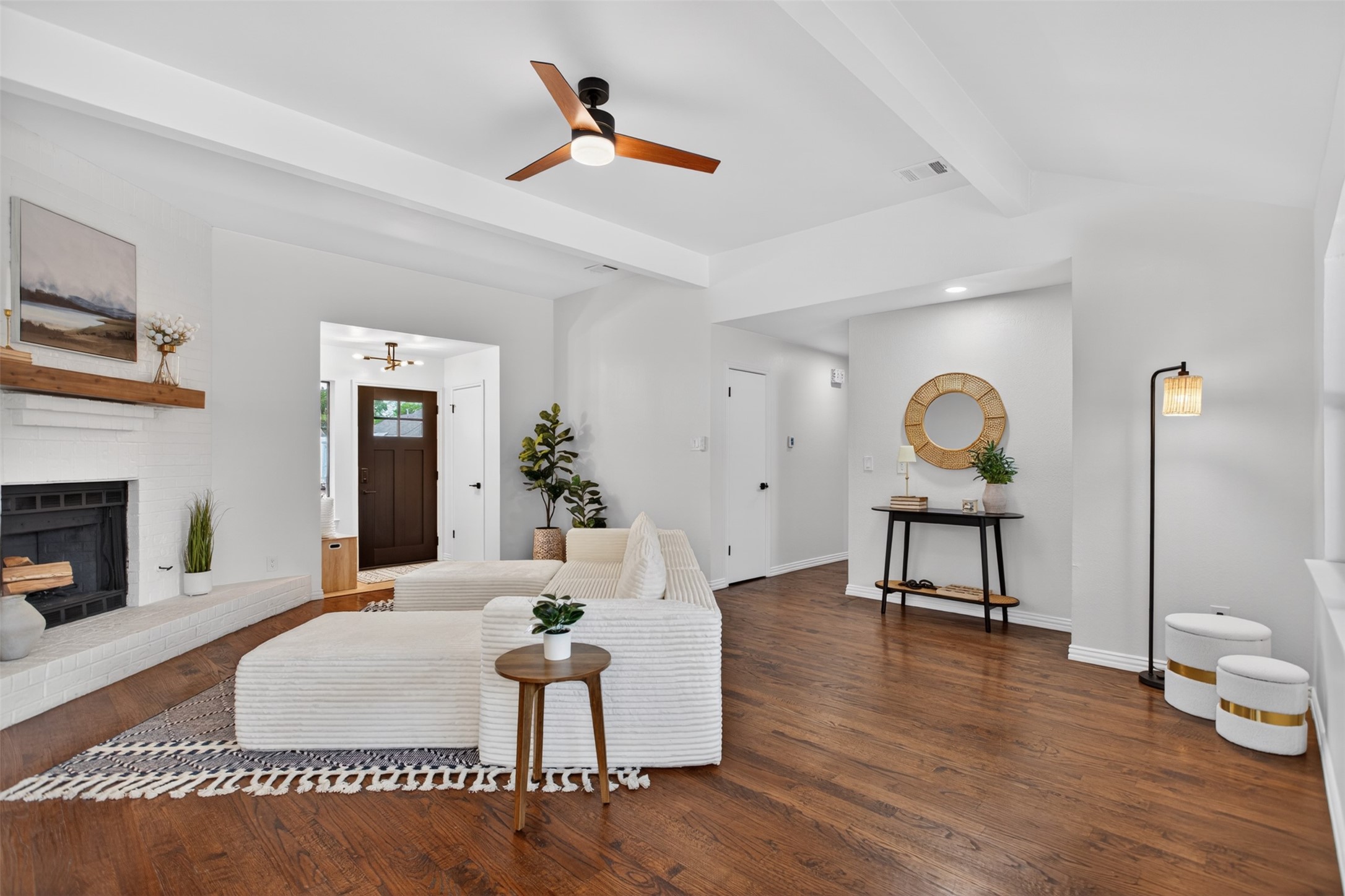 Property photo 03 of 8206 Spinnaker Cove, Rowlett, TX 75089 | MLS #21239296