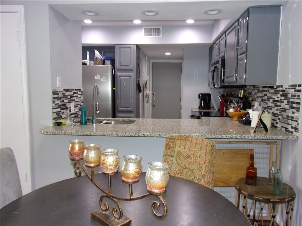 Property photo 01 of 18240 Midway Road UNIT 105, Dallas, TX 75287 | MLS #21239481