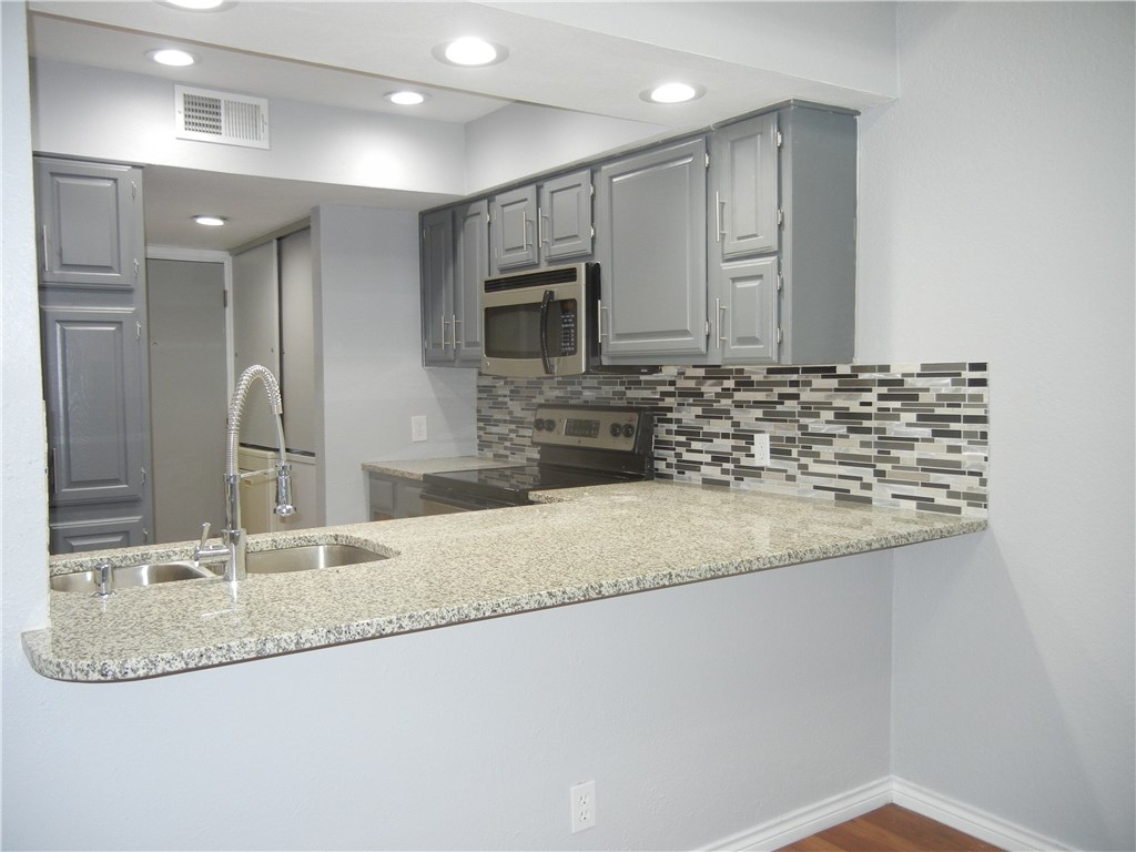 Property photo 02 of 18240 Midway Road UNIT 105, Dallas, TX 75287 | MLS #21239481