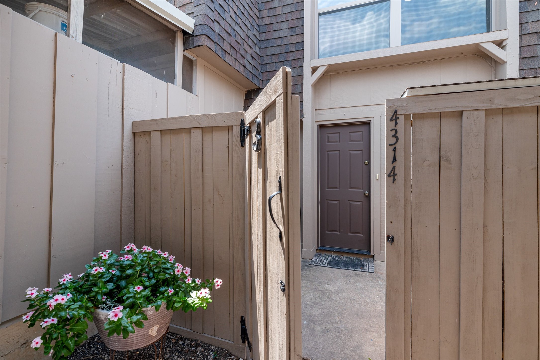 4314 Overlook Court, De Cordova, TX, 76049