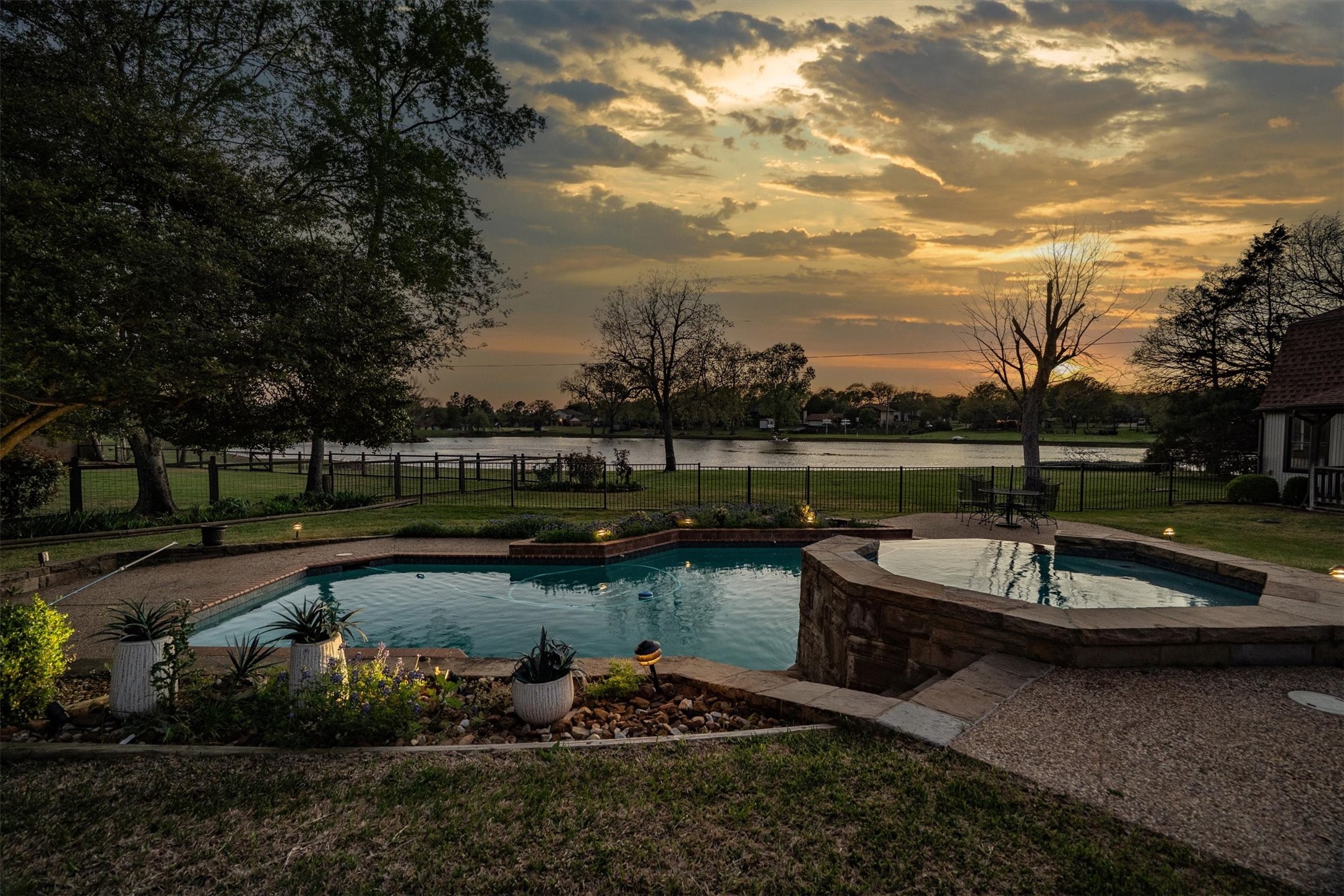 210 N Forest Lane, Double Oak, TX, 75077