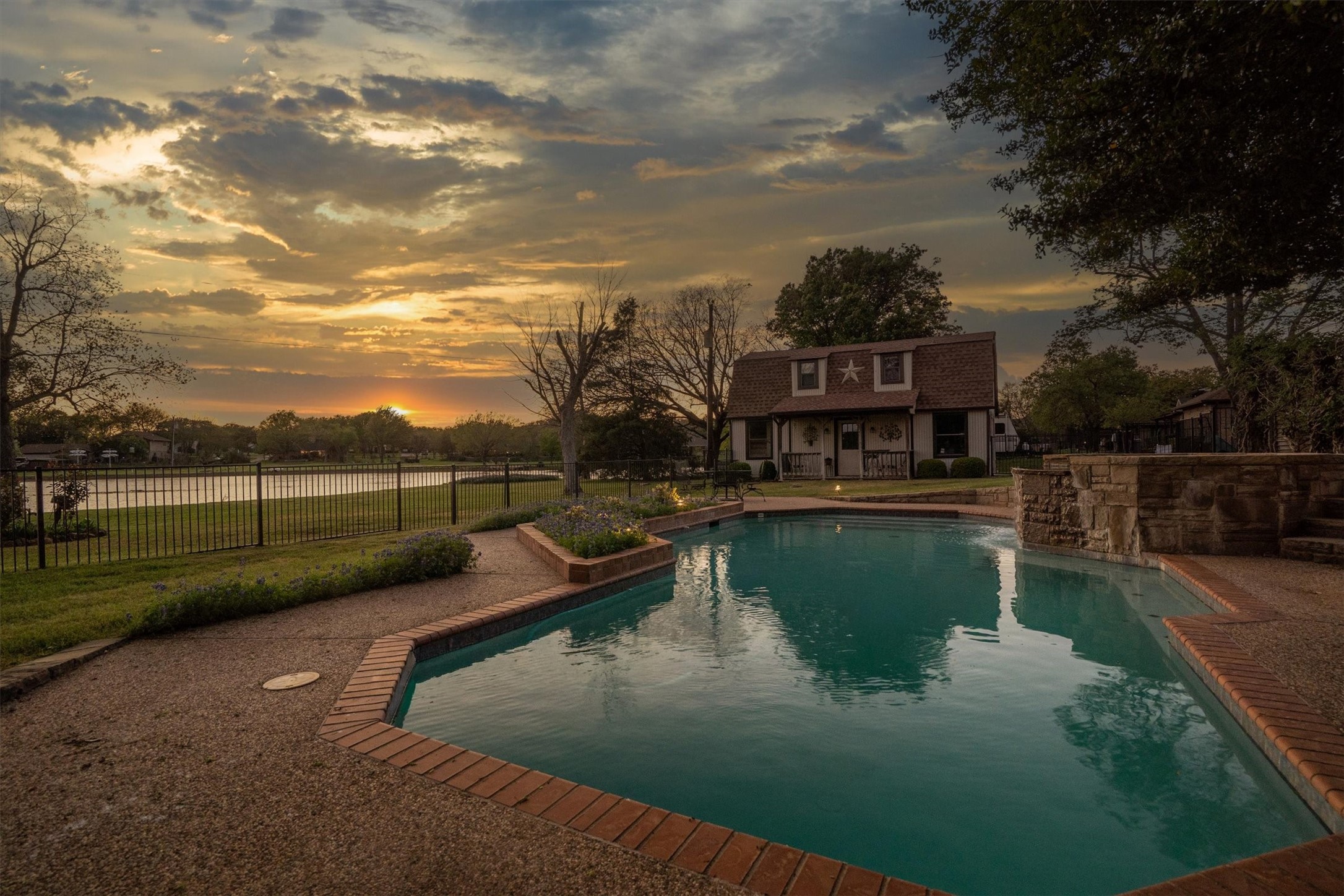 210 N Forest Lane, Double Oak, TX, 75077