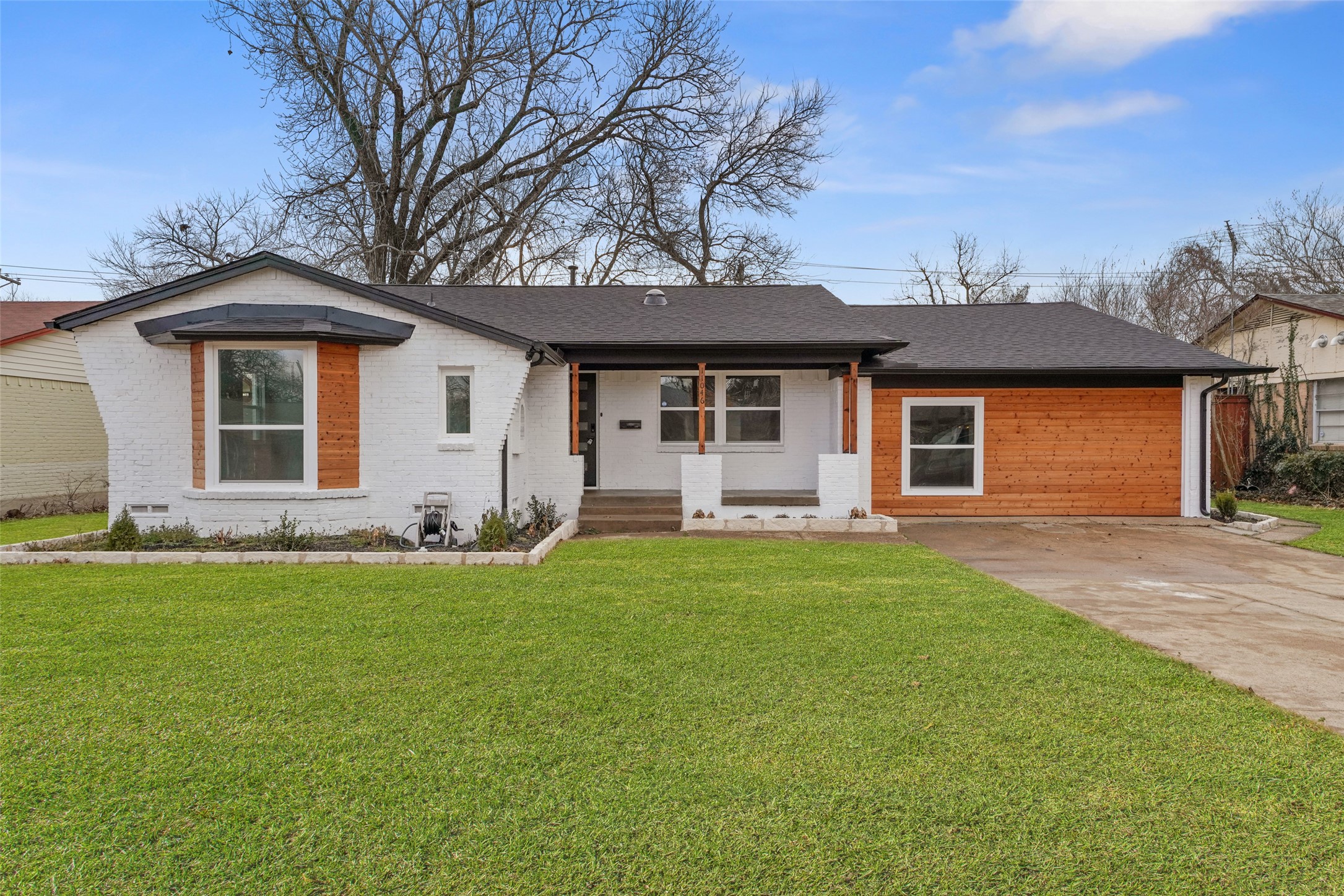 Property photo 01 of 11046 Delford Circle, Dallas, TX 75228 | MLS #21239941