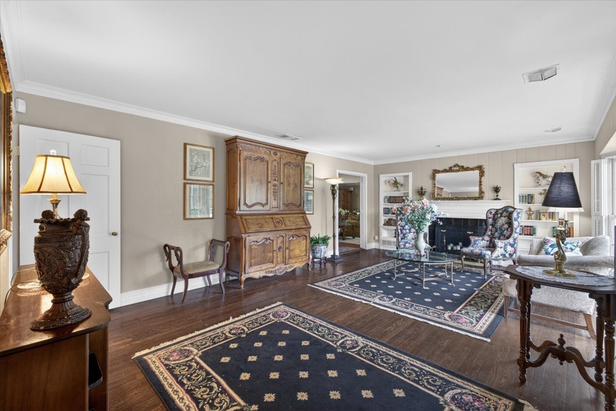 Property photo 03 of 3505 White Settlement Road Fort, Worth, TX 76107 | MLS #21240358