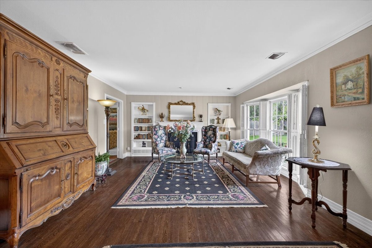 Property photo 04 of 3505 White Settlement Road Fort, Worth, TX 76107 | MLS #21240358