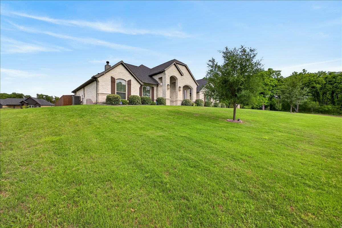 Property photo 03 of 455 Christian Way, Azle, TX 76020 | MLS #21240903