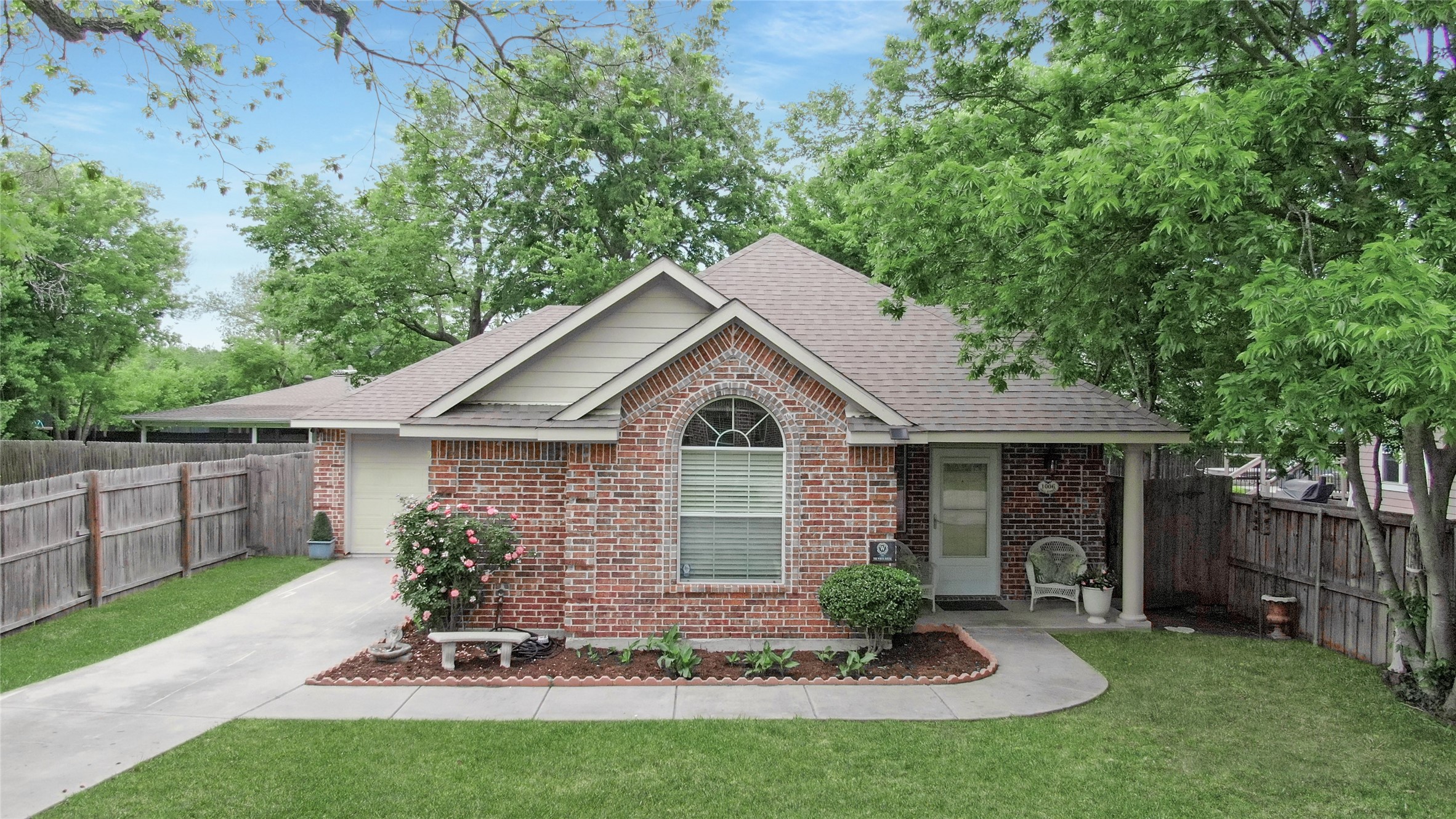 Property photo 02 of 1006 Hall Street, Mckinney, TX 75069 | MLS #21240922