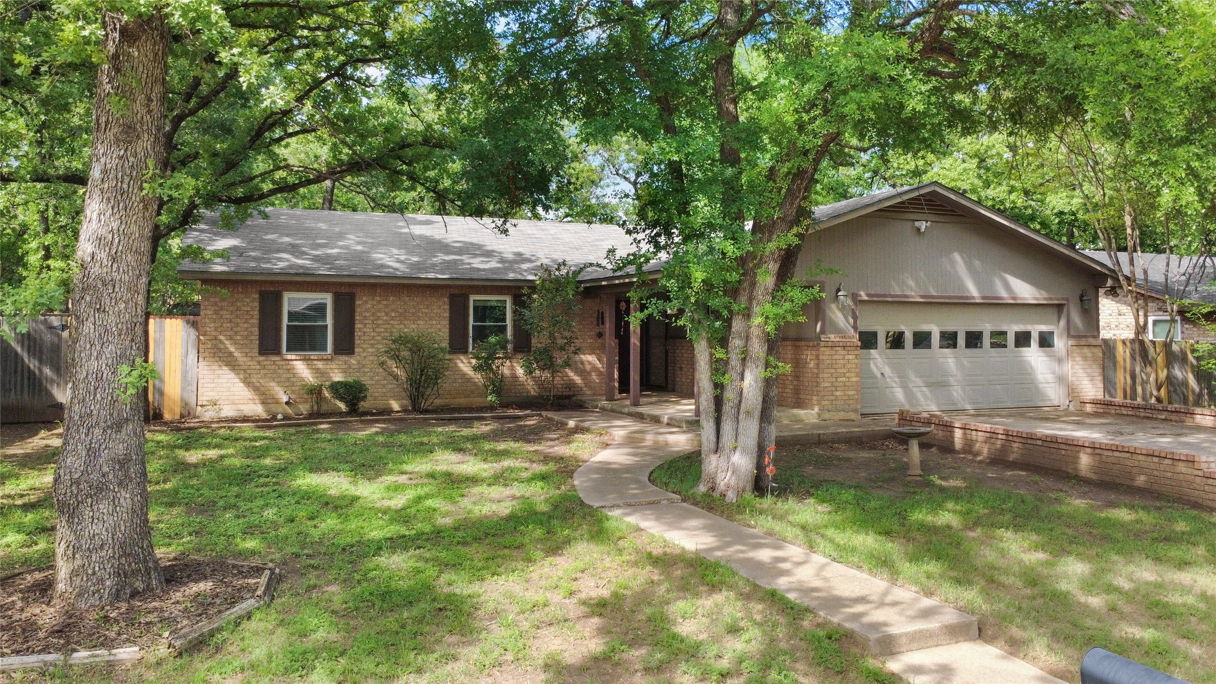 Property photo 01 of 1109 Pine Ridge Drive, Azle, TX 76020 | MLS #21241025