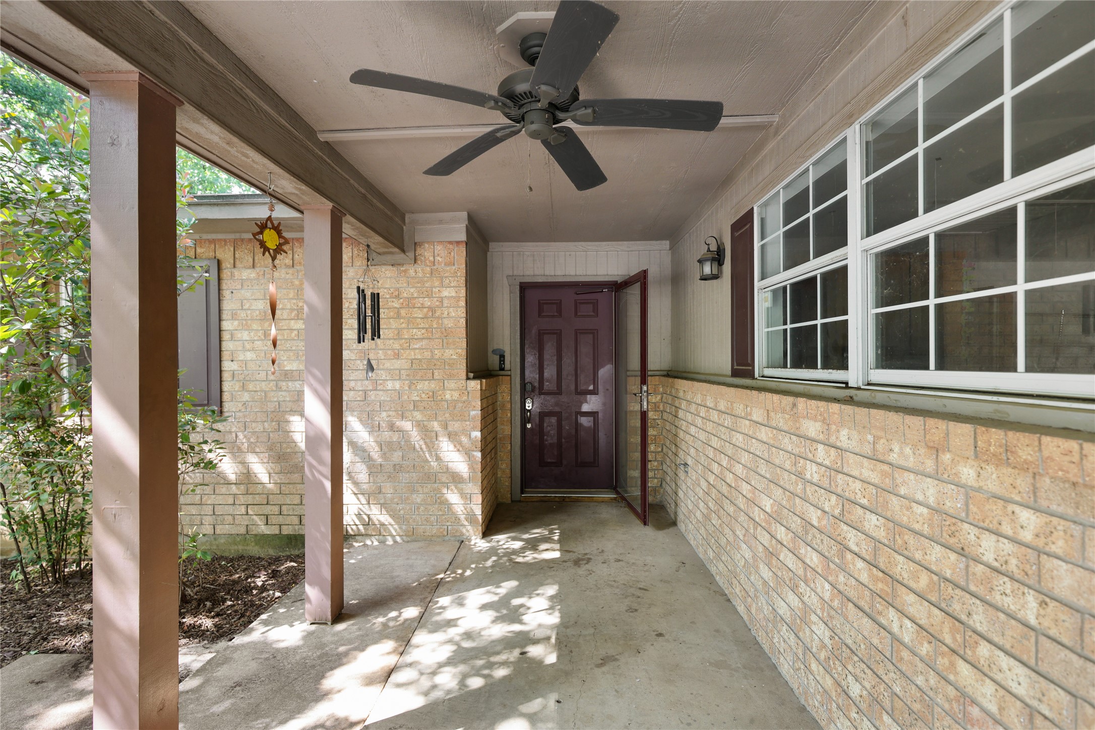 Property photo 03 of 1109 Pine Ridge Drive, Azle, TX 76020 | MLS #21241025