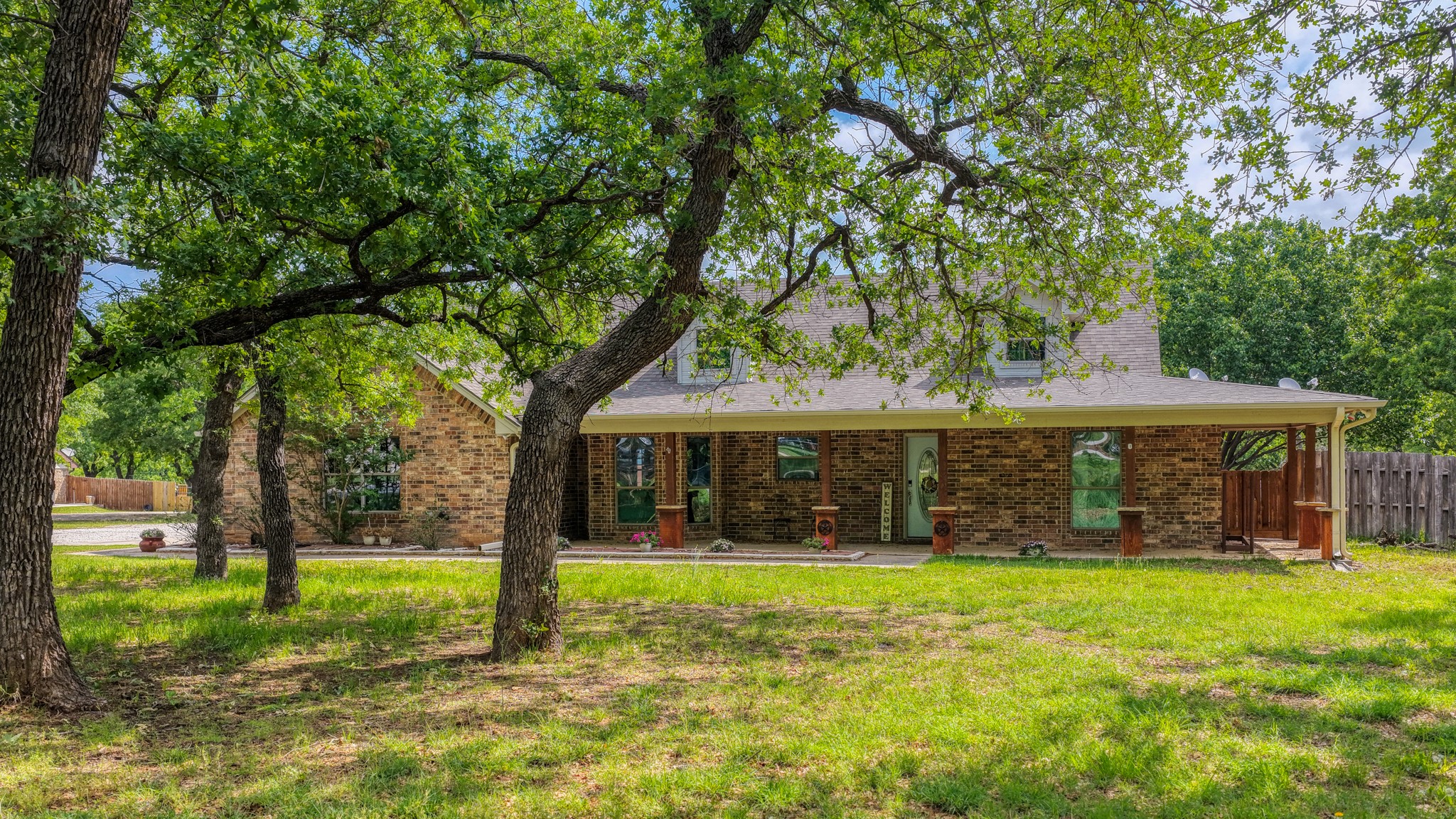 Property photo 01 of 115 Deerfield Road, Paradise, TX 76073 | MLS #21241960