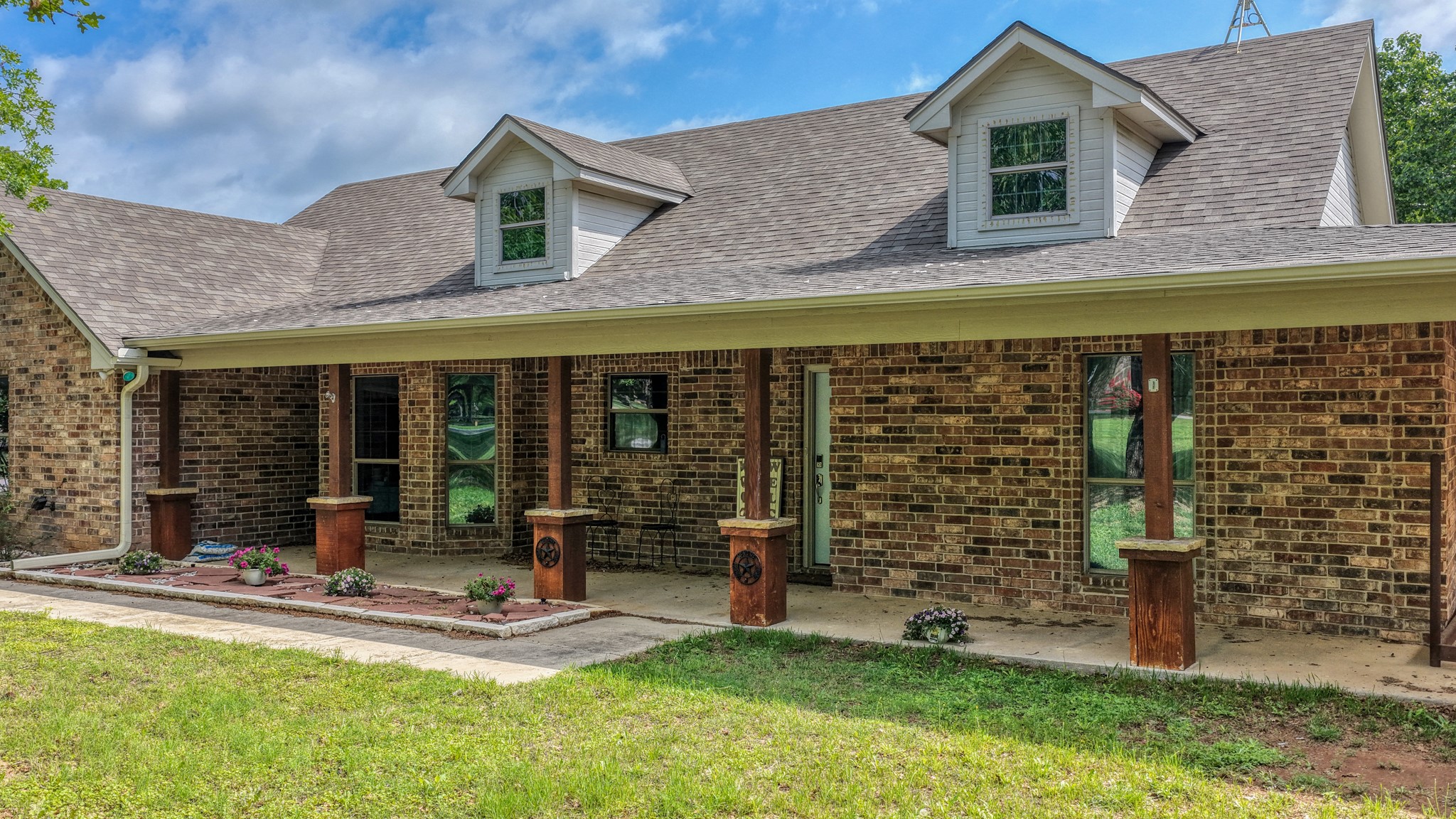 Property photo 02 of 115 Deerfield Road, Paradise, TX 76073 | MLS #21241960