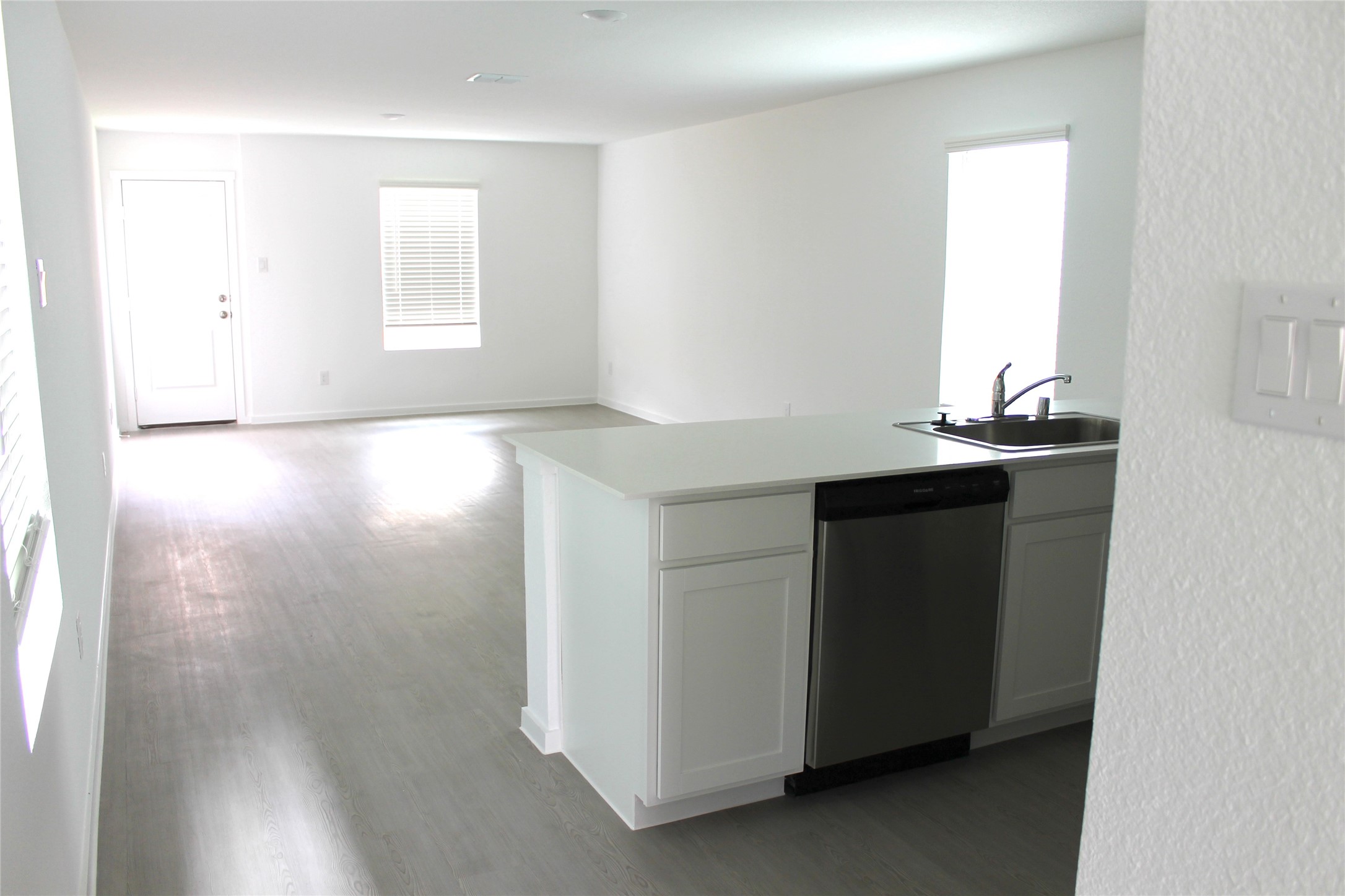 Property photo 03 of 721 Wagtail Drive, Princeton, TX 75407 | MLS #21242377